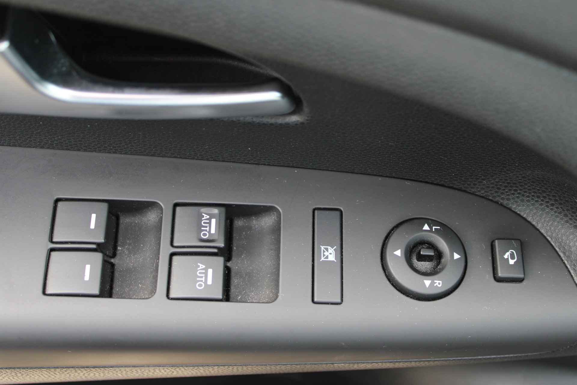 Kia Venga 1.6 CVVT ExecutiveLine Automaat | Panoramadak | NL auto - 17/19