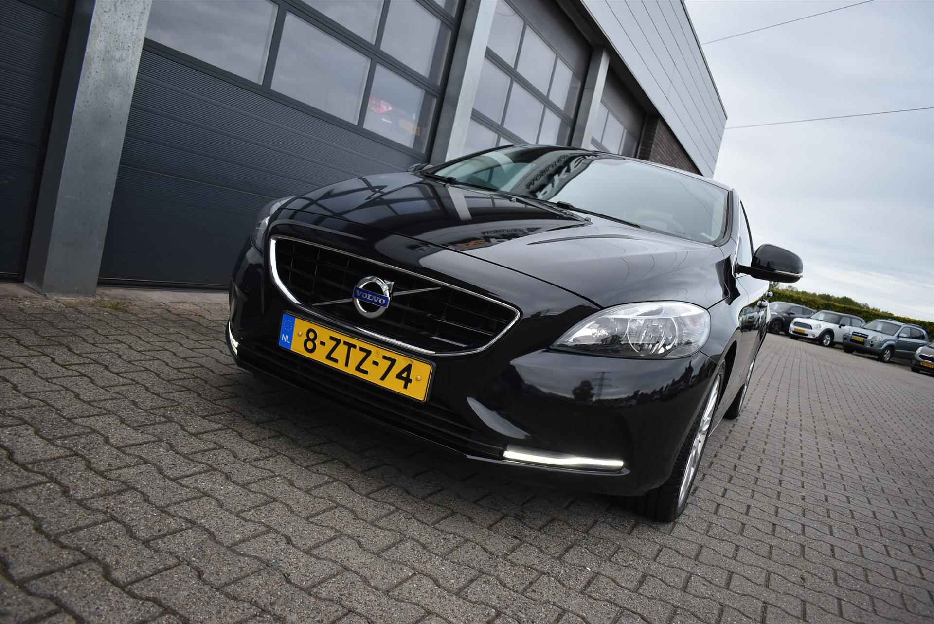 VOLVO V40 1.6 T3 150pk Momentum - 11/34