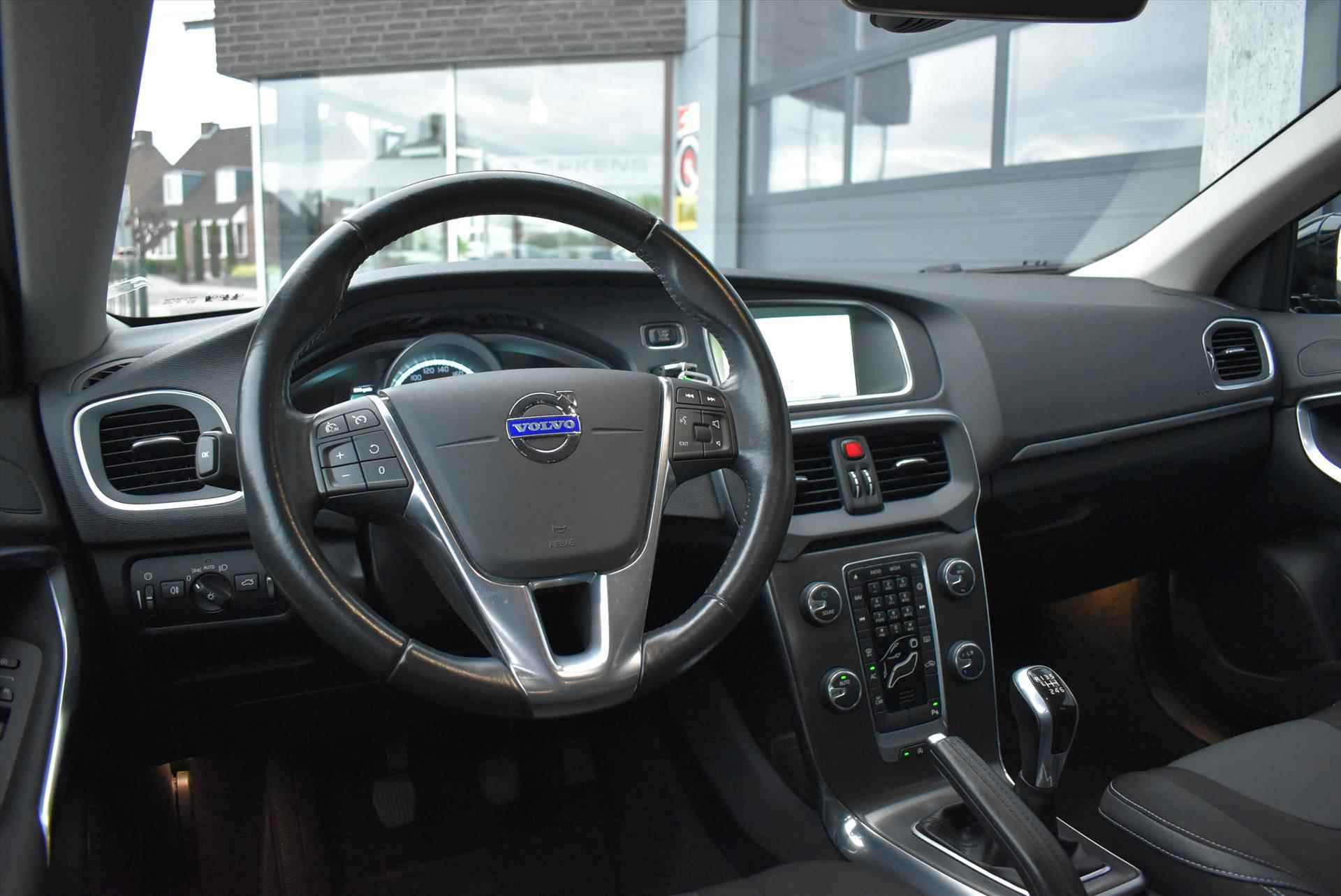 VOLVO V40 1.6 T3 150pk Momentum - 17/34