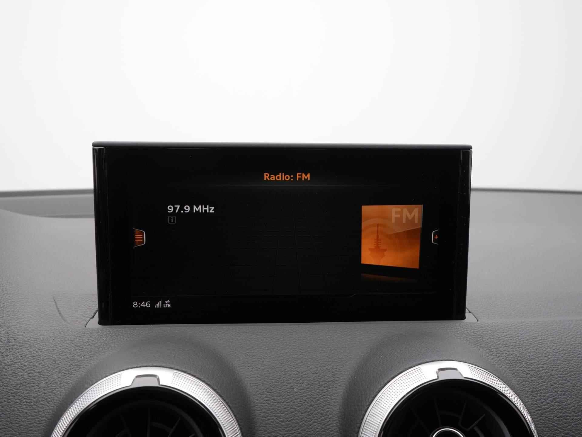 Audi Q2 35 TFSI S Edition | S Line | panoramadak | zwart optiek | SONOS | 18" - 19/49
