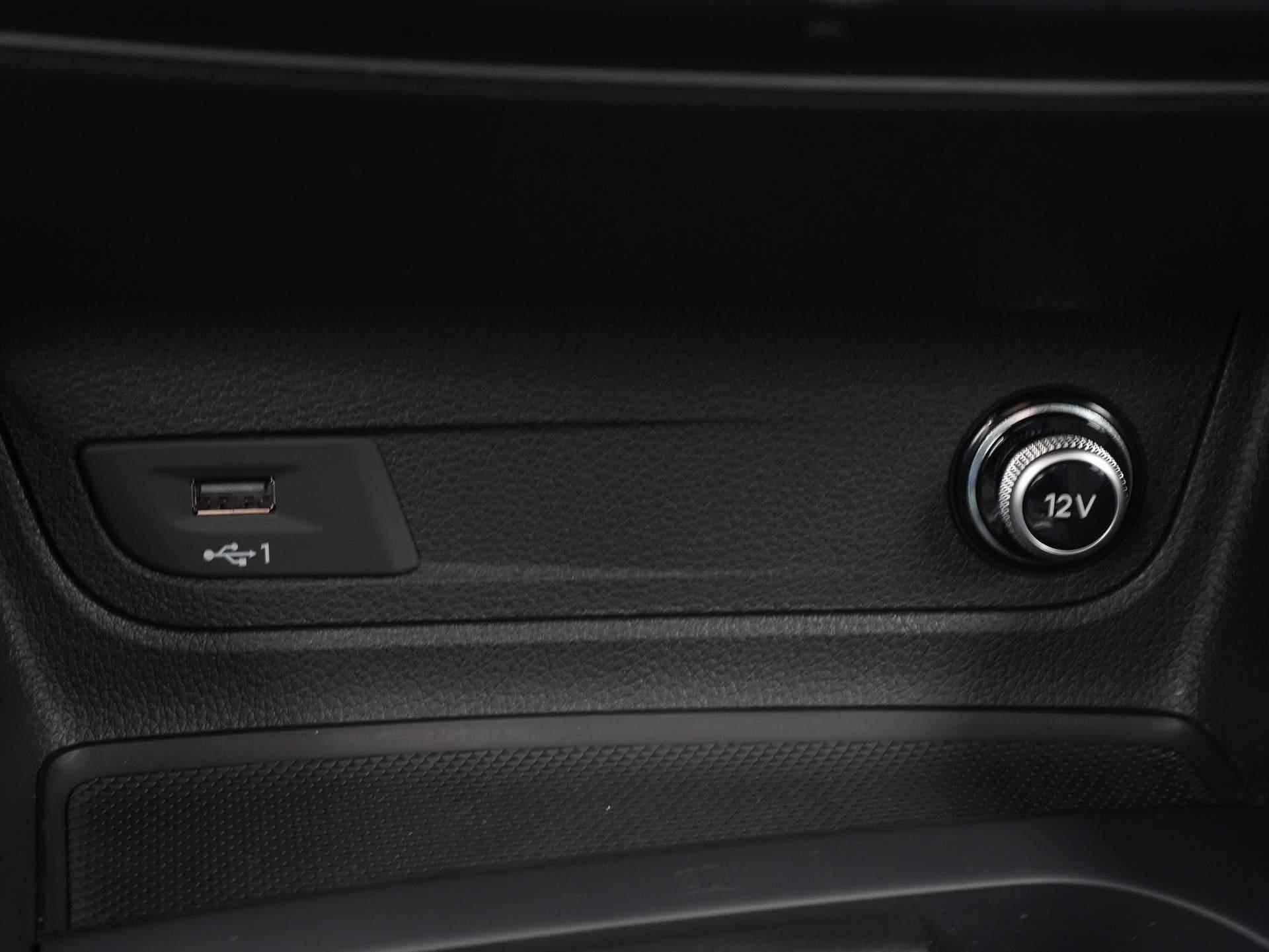 Audi Q2 35 TFSI S Edition | S Line | panoramadak | zwart optiek | SONOS | 18" - 25/49