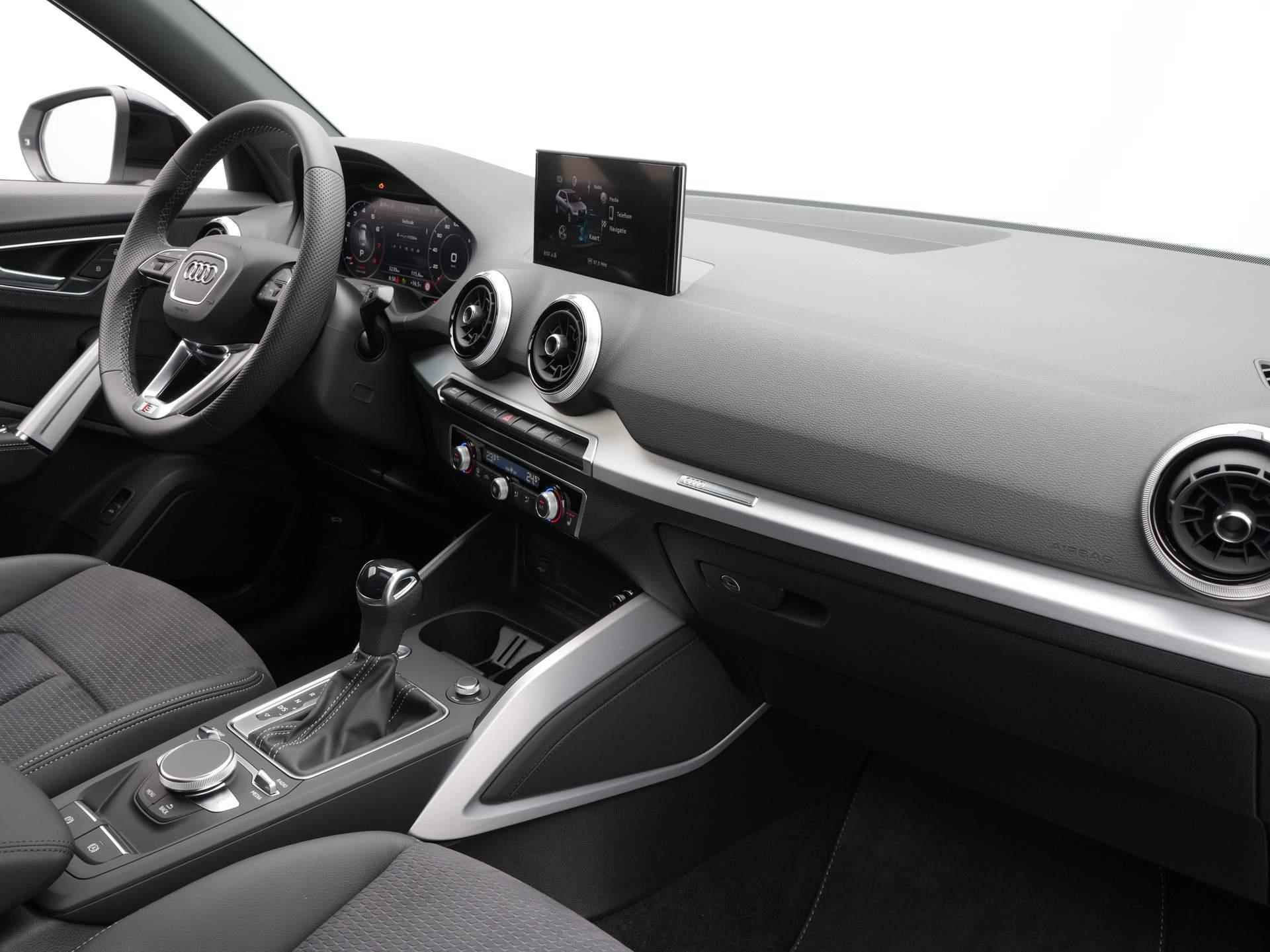 Audi Q2 35 TFSI S Edition | S Line | panoramadak | zwart optiek | SONOS | 18" - 41/49