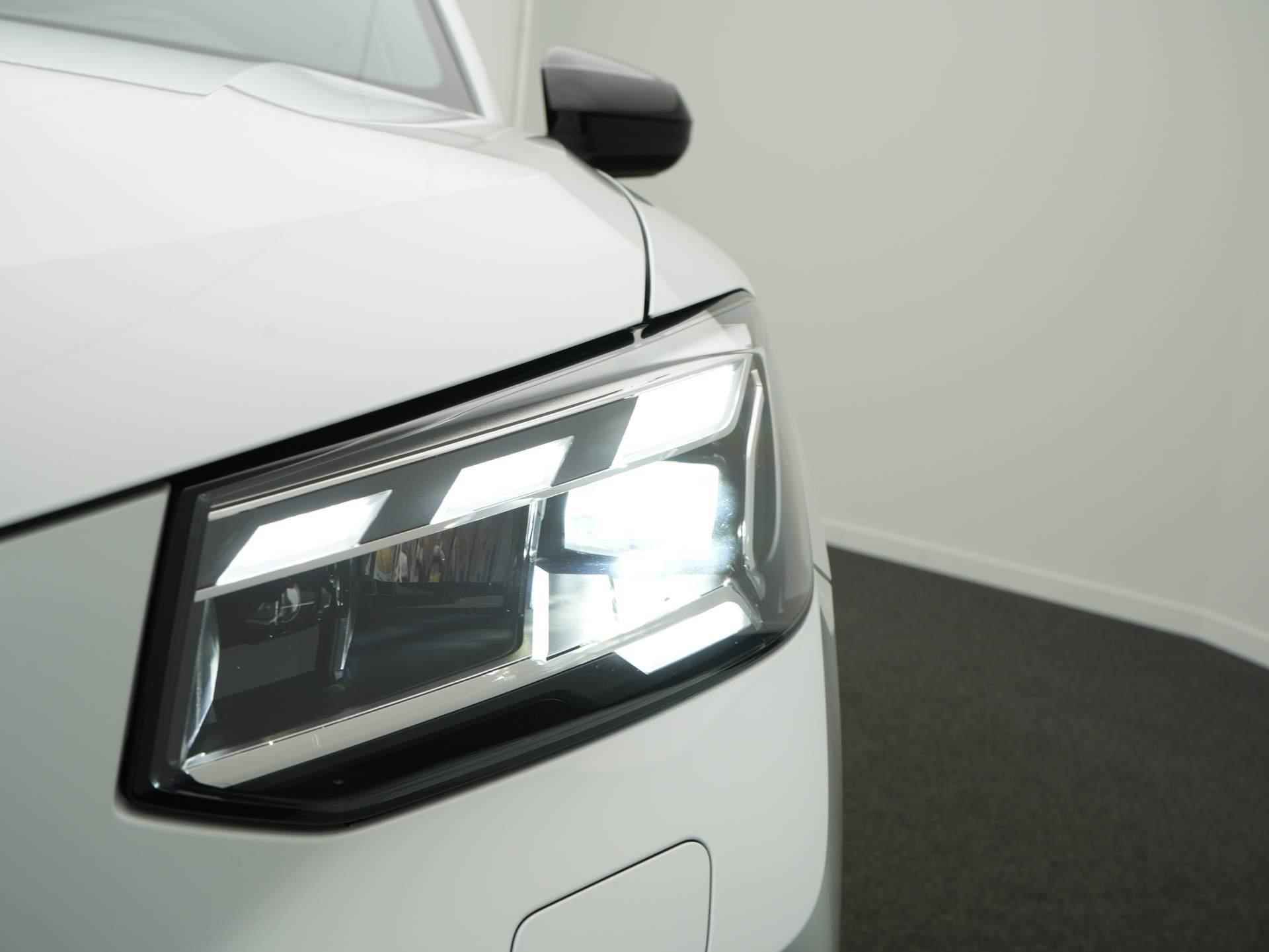 Audi Q2 35 TFSI S Edition | S Line | panoramadak | zwart optiek | SONOS | 18" - 48/49
