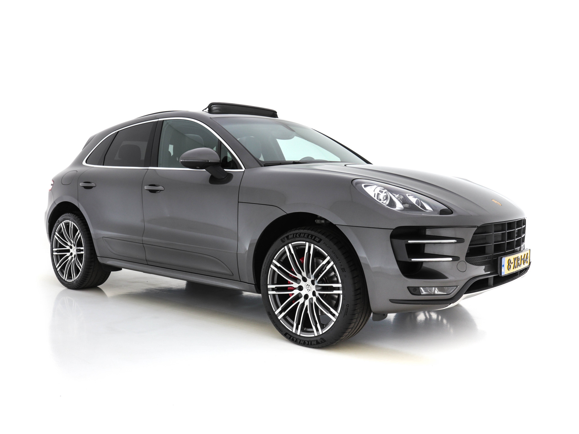 Porsche Macan 3.6 Turbo Aut. *PANO | XENON | VOLLEDER | BOSE-SOUND | NL-AUTO | NAVI-PROF | XENON | COMFORT-SEATS | CAMERA | ECC | PDC | ALCANTARA | MODEL-2015*