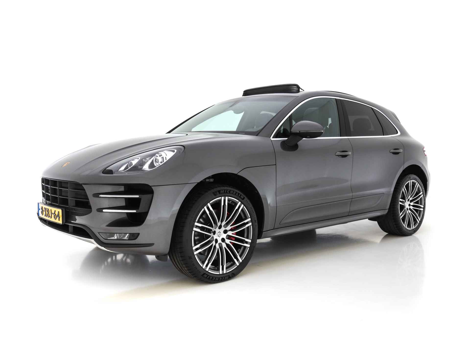 Porsche Macan 3.6 Turbo Aut. *PANO | XENON | VOLLEDER | BOSE-SOUND | NL-AUTO | NAVI-PROF | XENON | COMFORT-SEATS | CAMERA | ECC | PDC | ALCANTARA | MODEL-2015* - 3/35