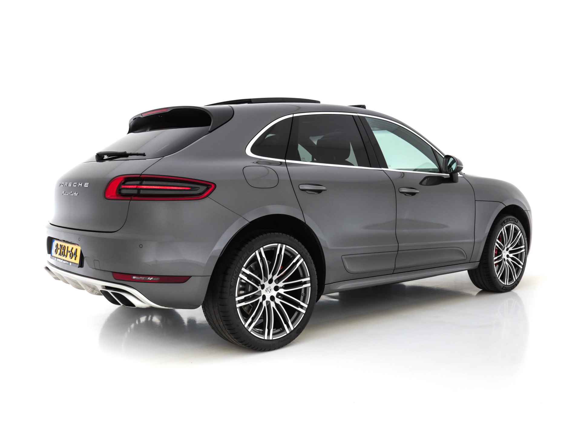 Porsche Macan 3.6 Turbo Aut. *PANO | XENON | VOLLEDER | BOSE-SOUND | NL-AUTO | NAVI-PROF | XENON | COMFORT-SEATS | CAMERA | ECC | PDC | ALCANTARA | MODEL-2015* - 6/35