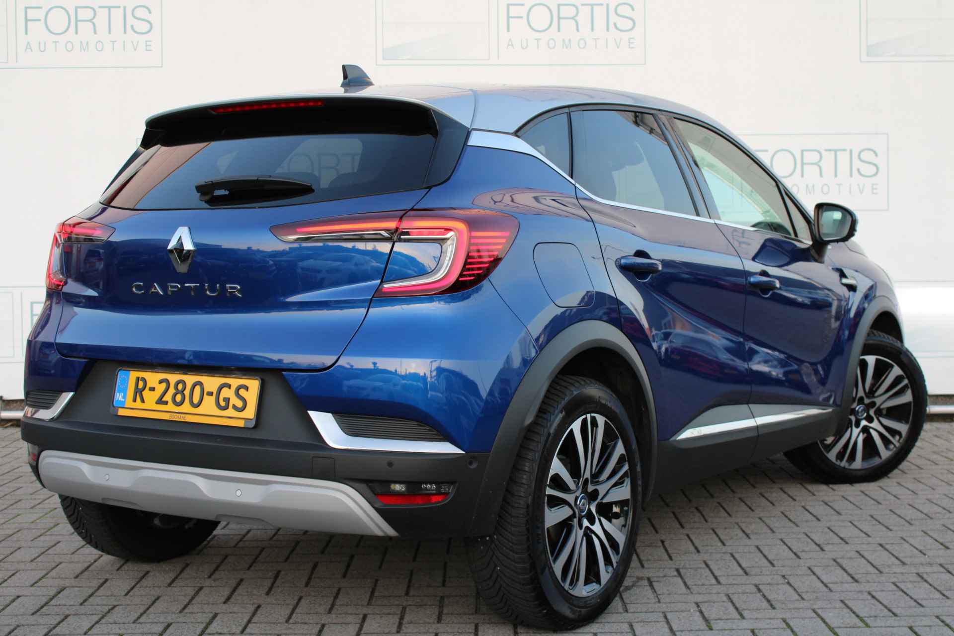 Renault Captur 1.3 TCe 140 EDC Initiale Paris NL AUTO | LUXE LEDER | 360 CAMERA | SFEERVERLICHTING - 3/42