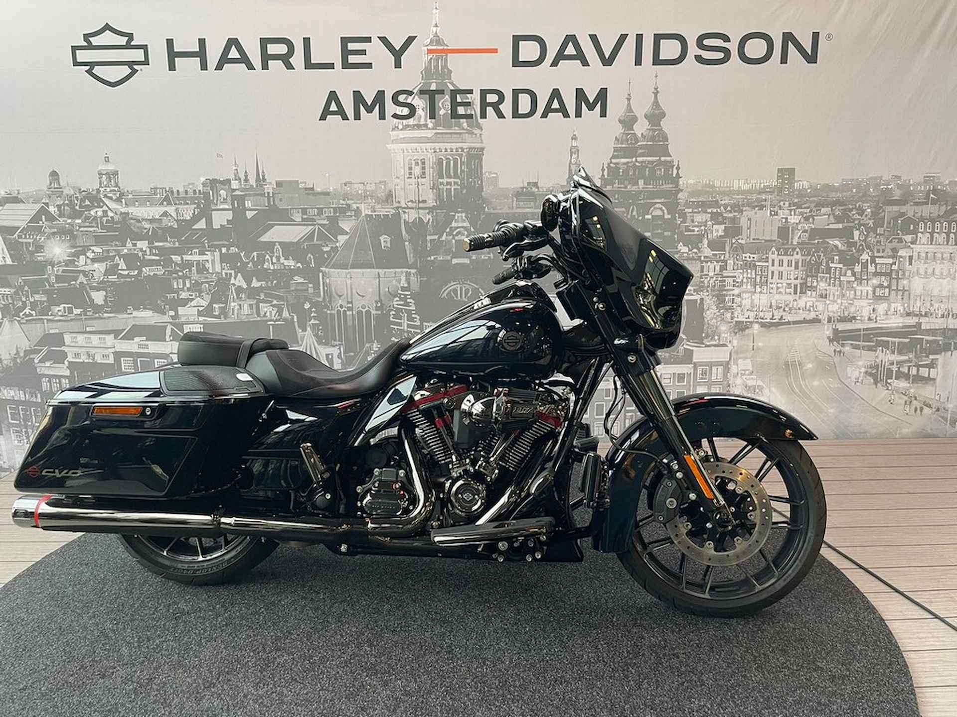 Harley-Davidson FLHXSE CVO STREET GLIDE - 1/8