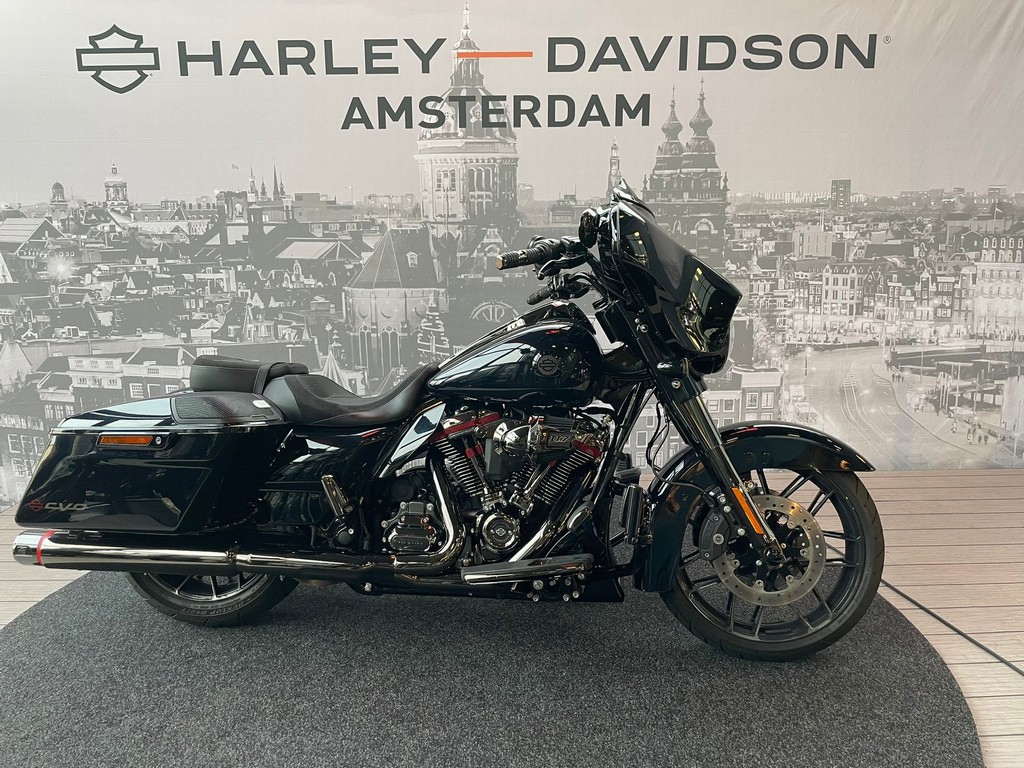 Harley-Davidson FLHXSE CVO STREET GLIDE bij viaBOVAG.nl