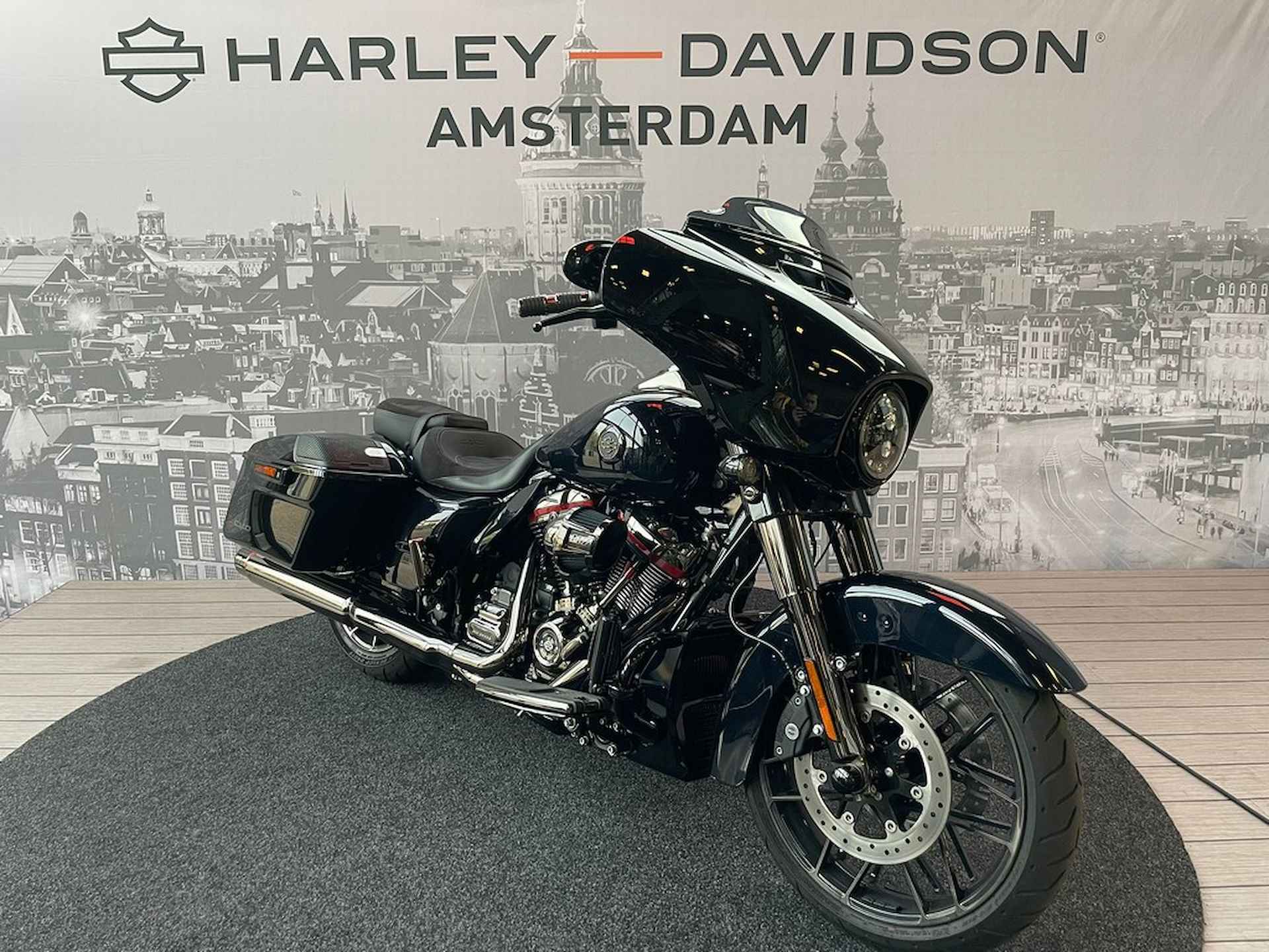 Harley-Davidson FLHXSE CVO STREET GLIDE - 3/8