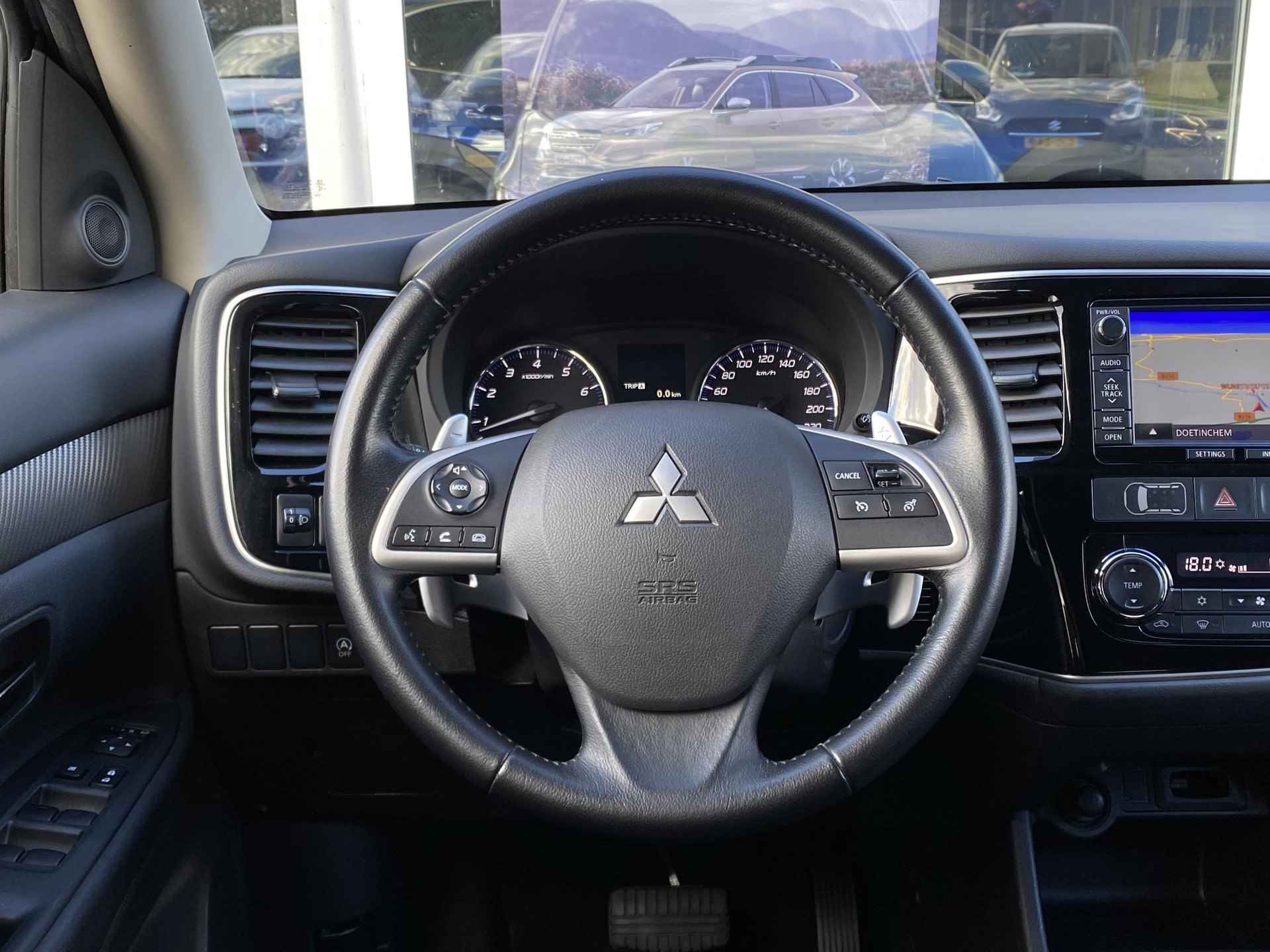 Mitsubishi Outlander 2.0 Business Edition | Cruise control | Navigatie | Klimaat controle | Achteruitrijcamera | 7 zitplaatsen | Trekhaak | - 16/38