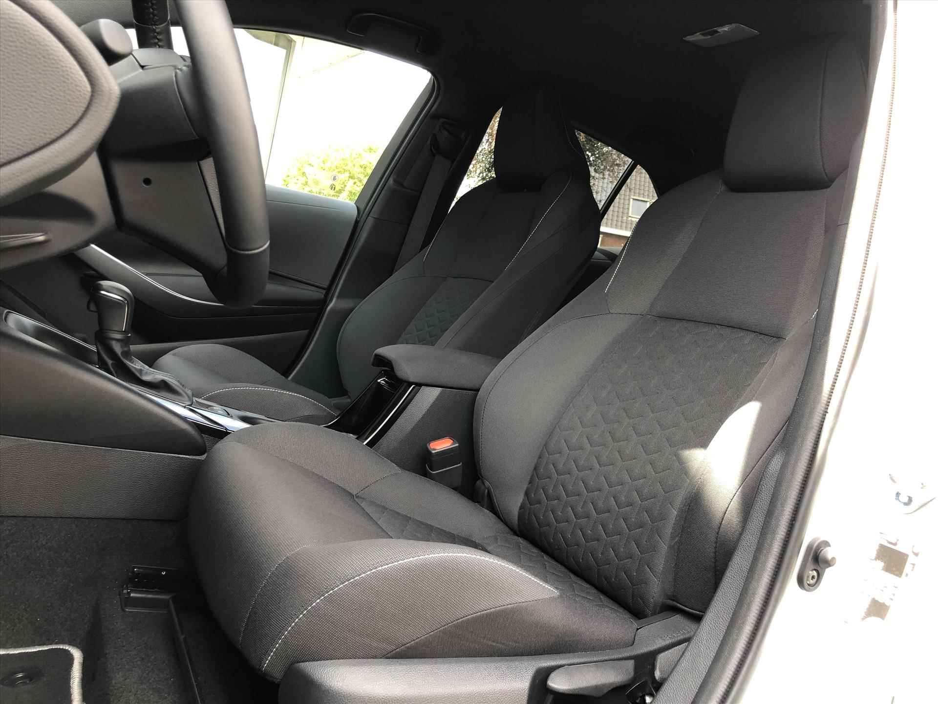 Toyota Corolla 1.8 Hybrid Style Plus | Dodehoekherkenning, Nieuwe multimedia, Parkeersensoren, Keyless, Stoel + Stuurverwarming - 17/38