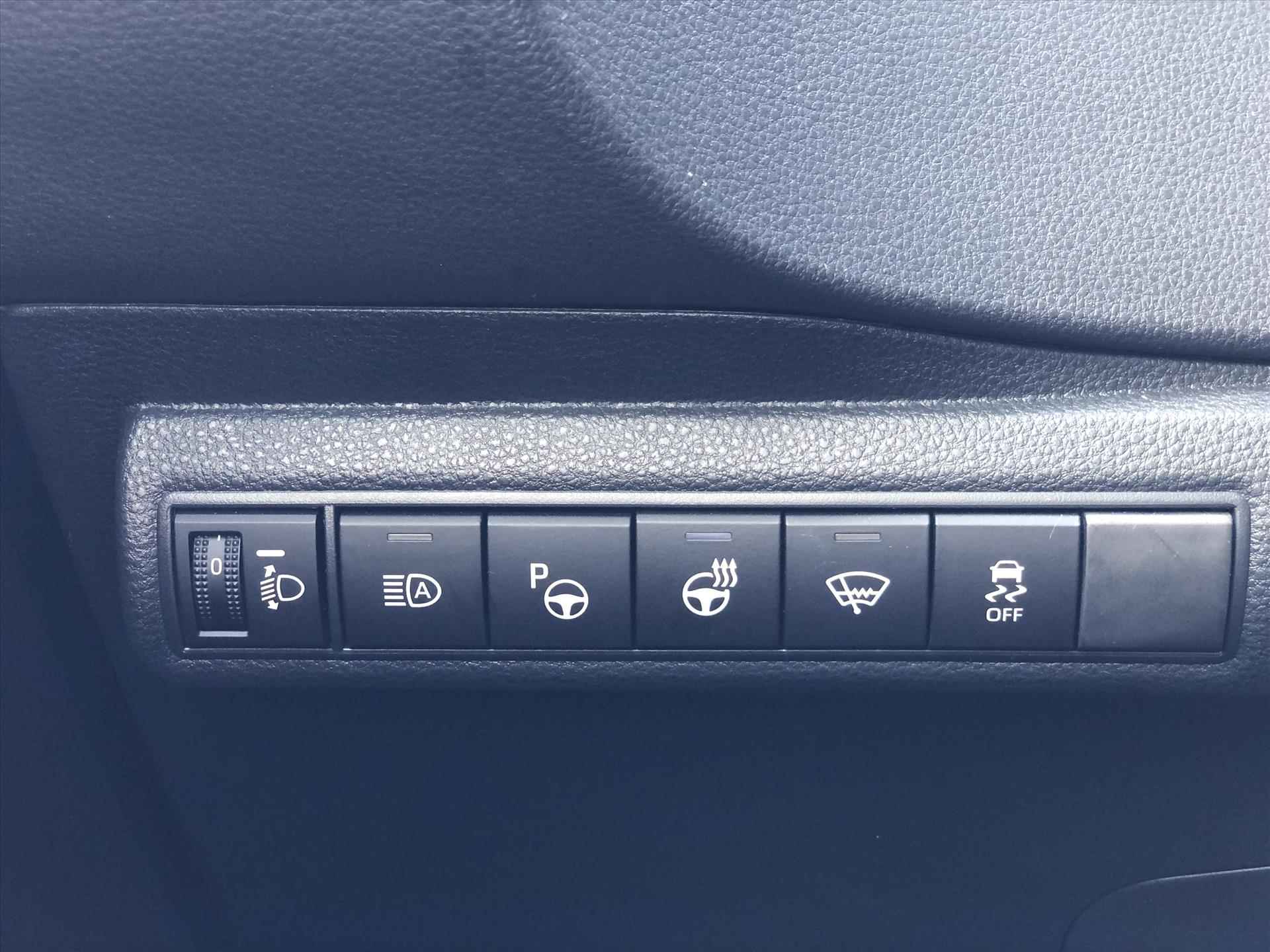 Toyota Corolla 1.8 Hybrid Style Plus | Dodehoekherkenning, Nieuwe multimedia, Parkeersensoren, Keyless, Stoel + Stuurverwarming - 30/38