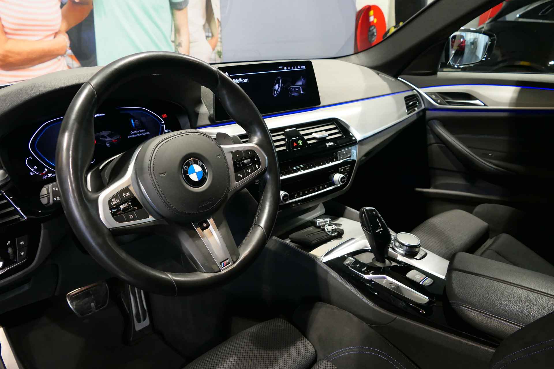 BMW 5 Serie 530e iPerformance High Executive - M-PAKKET, Automaat, Camera, (Verwarmde) Sportstoelen - 23/65