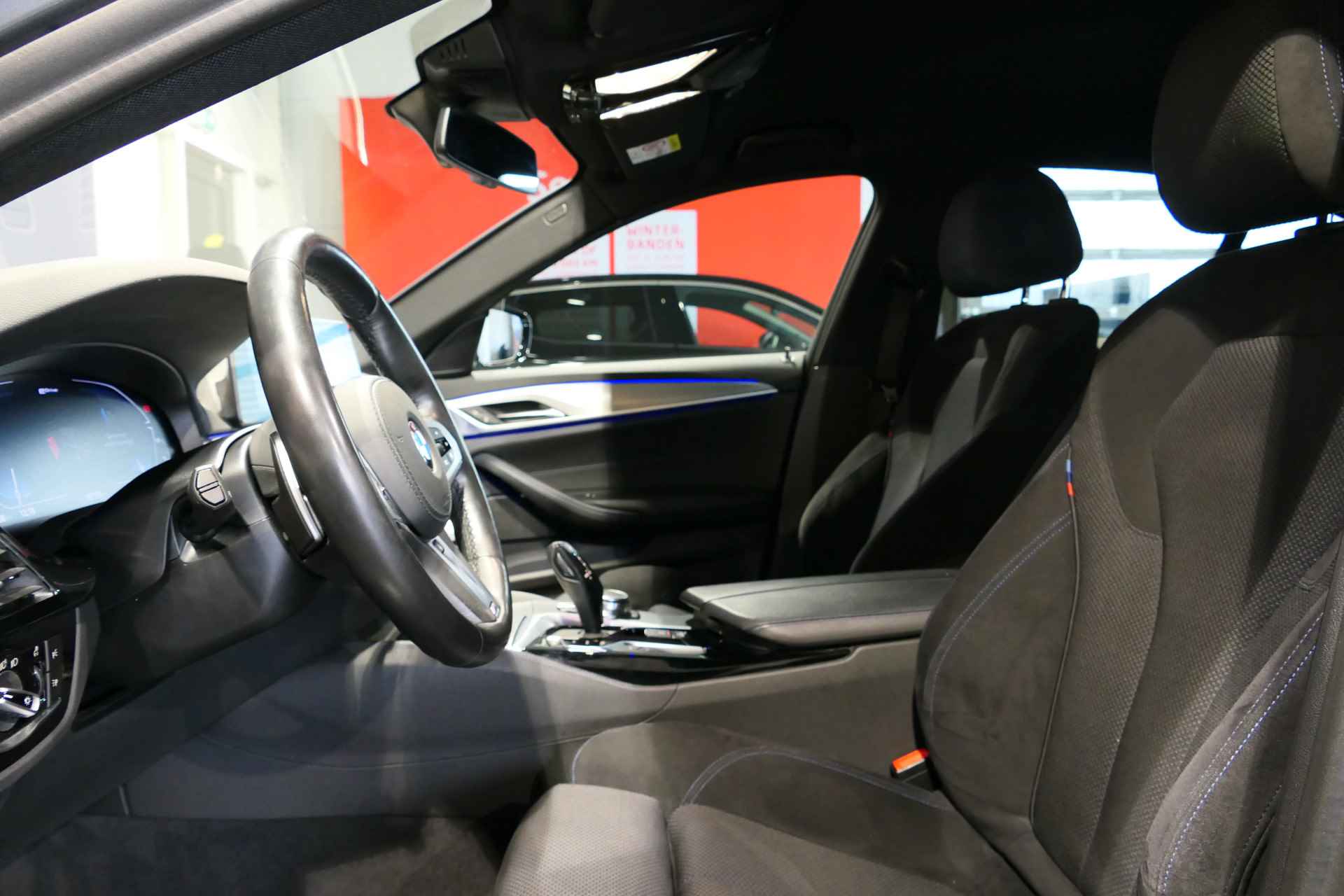 BMW 5 Serie 530e iPerformance High Executive - M-PAKKET, Automaat, Camera, (Verwarmde) Sportstoelen - 24/65