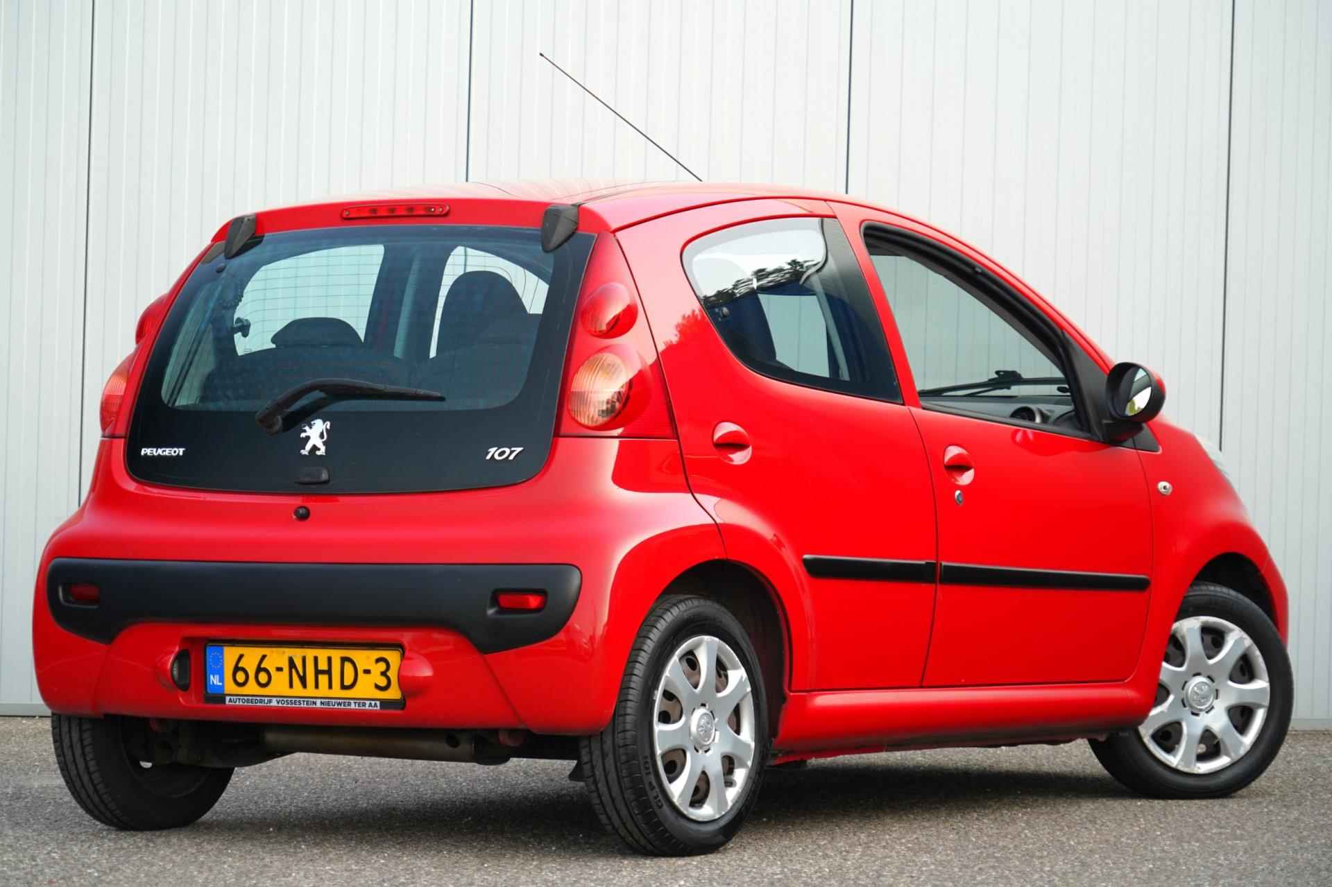 Peugeot 107 1.0-12V XS / 5-Deurs / NL-Auto / Radio-CD / Elek. Ramen / 181dkm NAP - 9/32