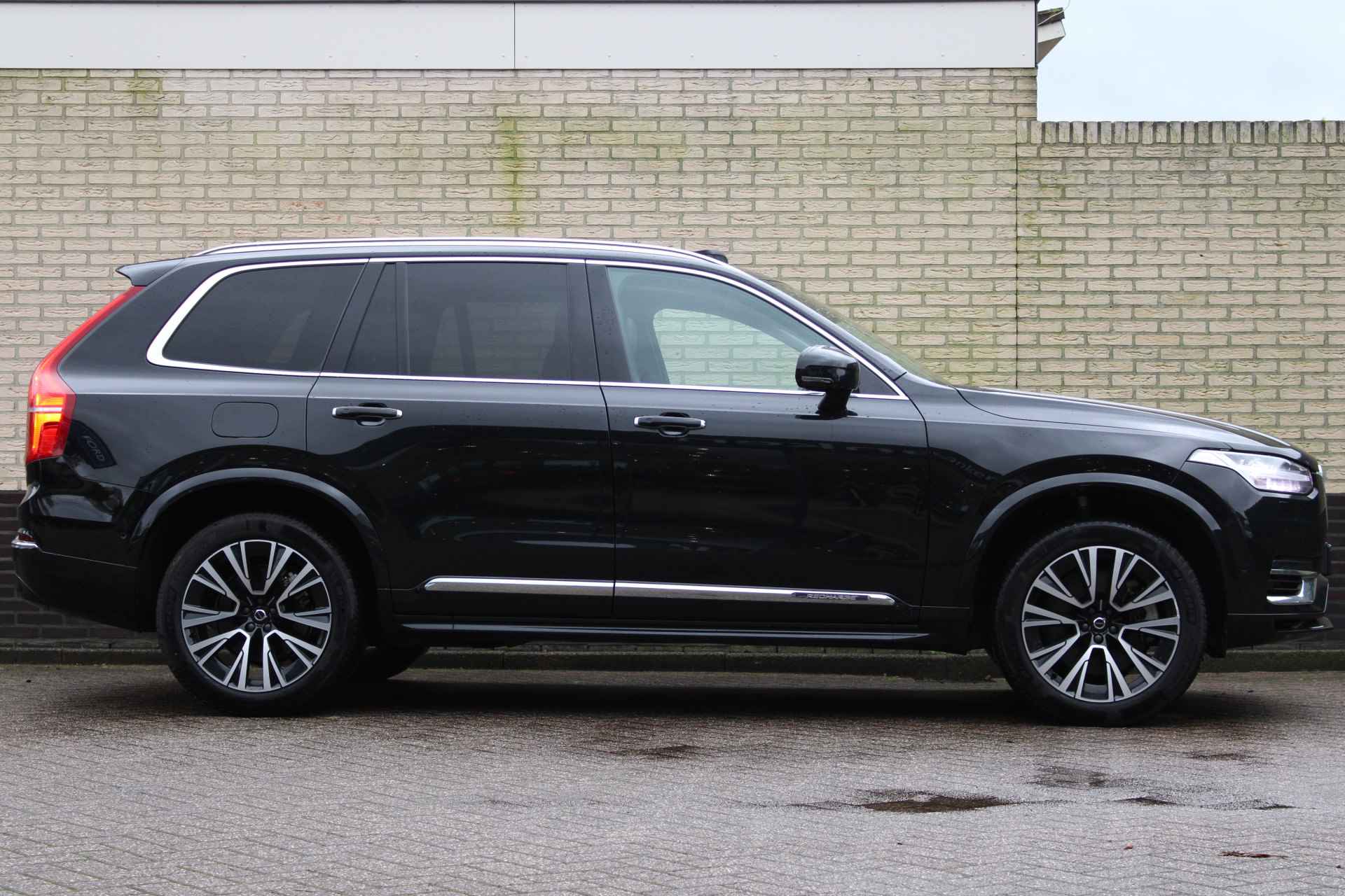 Volvo XC90 2.0 T8 Plug-in hybrid AWD Plus Bright | Trekhaak | Panoramadak | Long Range | H&K | 360 Camera - 2/57