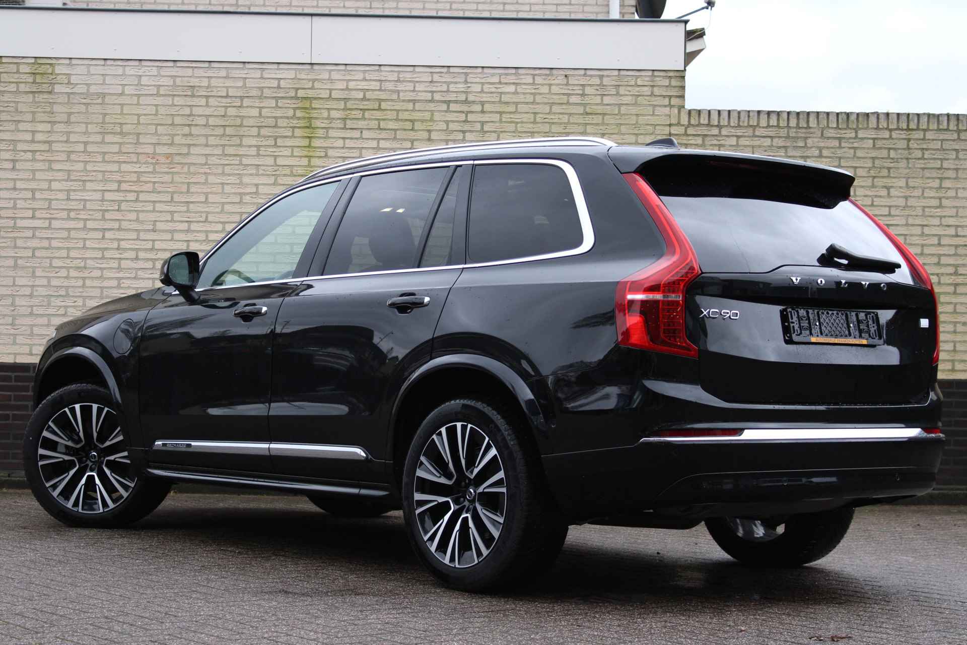 Volvo XC90 2.0 T8 Plug-in hybrid AWD Plus Bright | Trekhaak | Panoramadak | Long Range | H&K | 360 Camera - 3/57