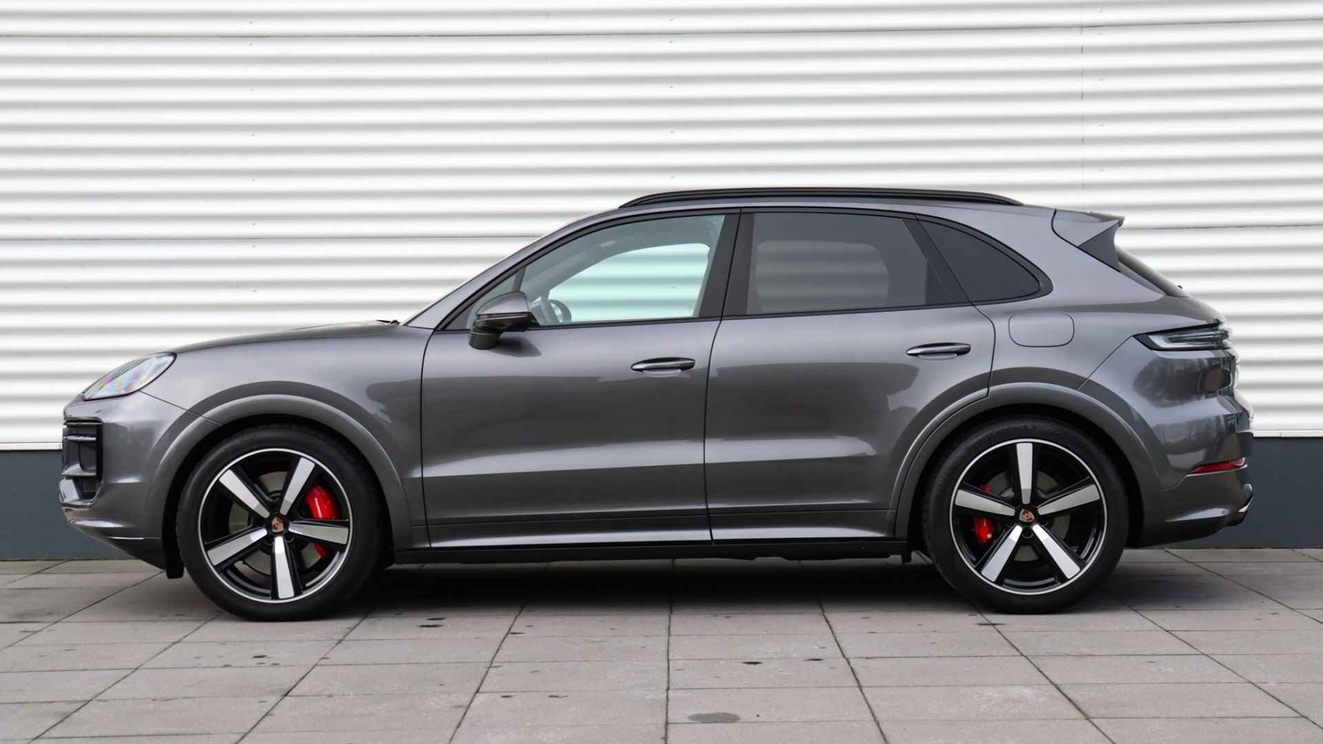 Porsche Cayenne 3.0 S E-Hybrid SportDesign | Head-up | Panoramadak | Sportuitlaat | BOSE Sound | HD Matrix | Trekhaak - 2/42