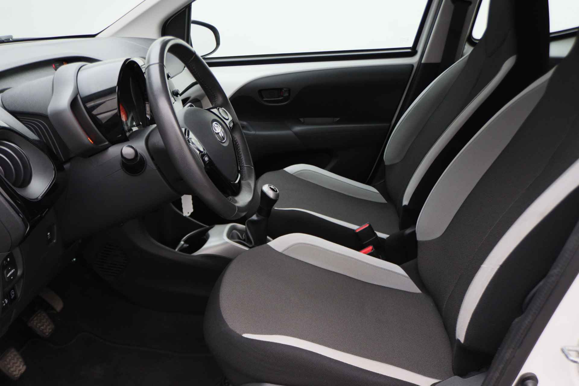 Toyota Aygo 1.0 VVT-i x-play 5-deurs Airco, Camera, Bluetooth, Limiter, USB/AUX, Elektr. Pakket - 11/40