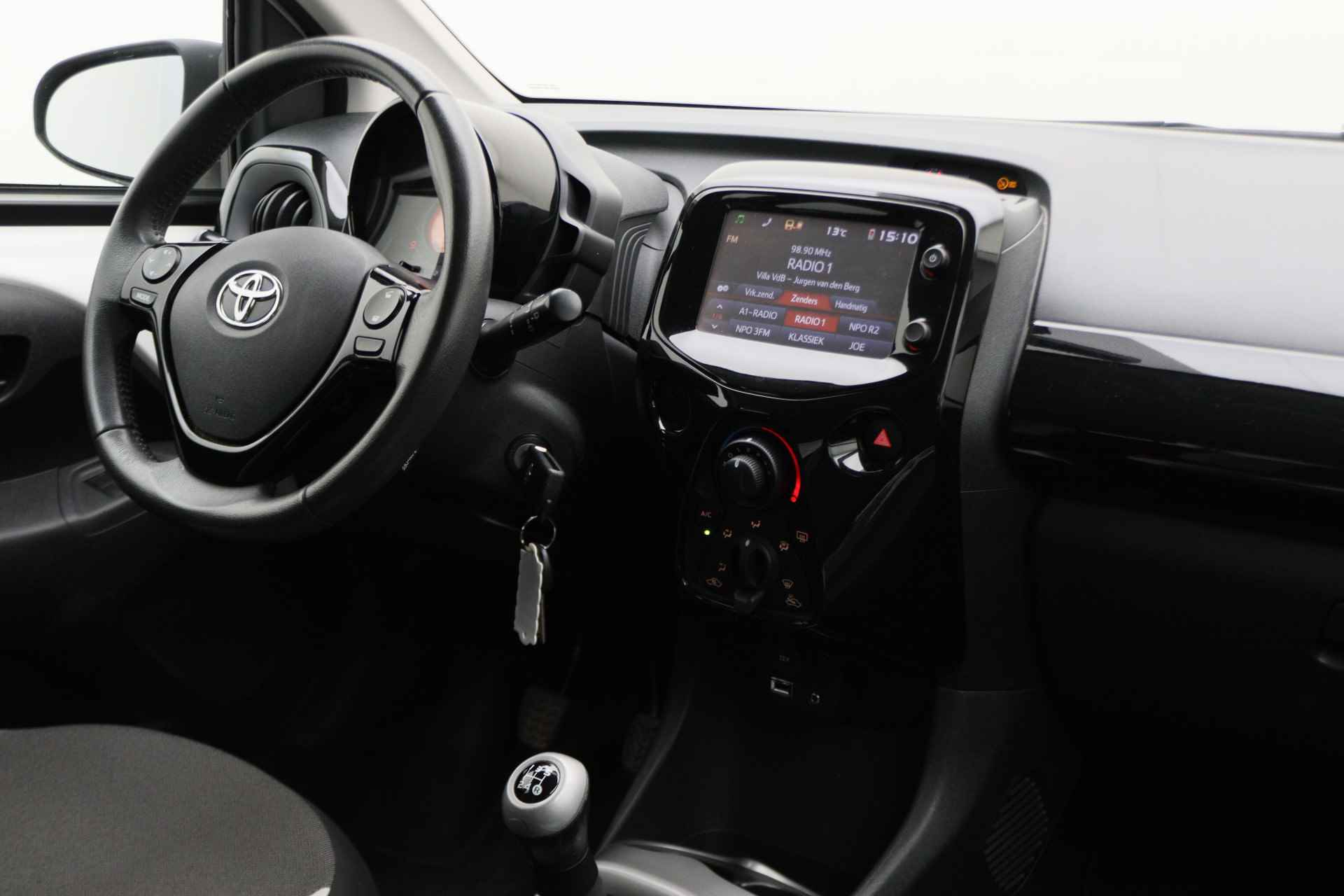 Toyota Aygo 1.0 VVT-i x-play 5-deurs Airco, Camera, Bluetooth, Limiter, USB/AUX, Elektr. Pakket - 25/40