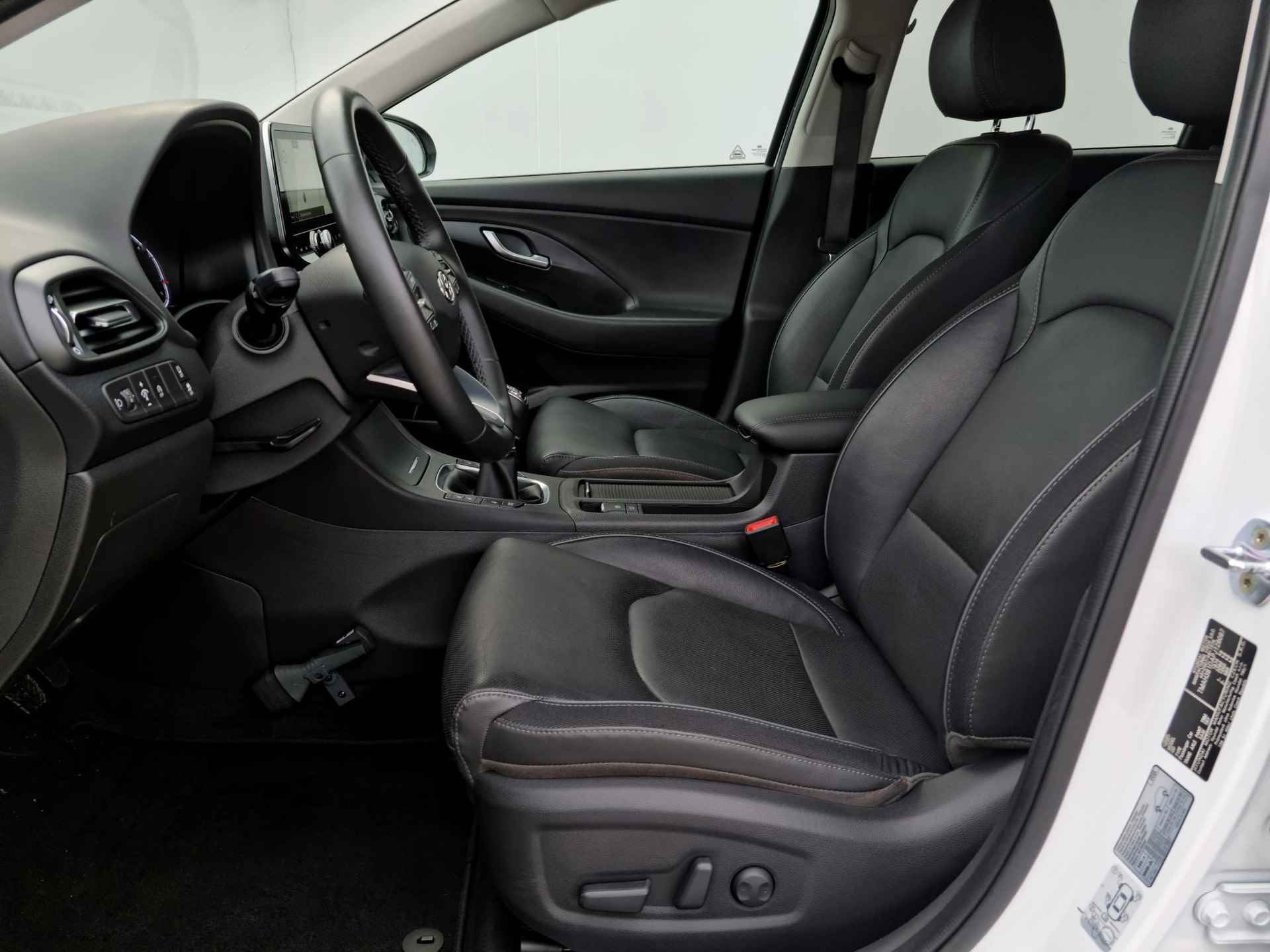 Hyundai i30 Wagon 1.5 T-GDi MHEV Premium / Private Lease Vanaf €629,- / Origineel NL / Lederen Bekleding - 6/43