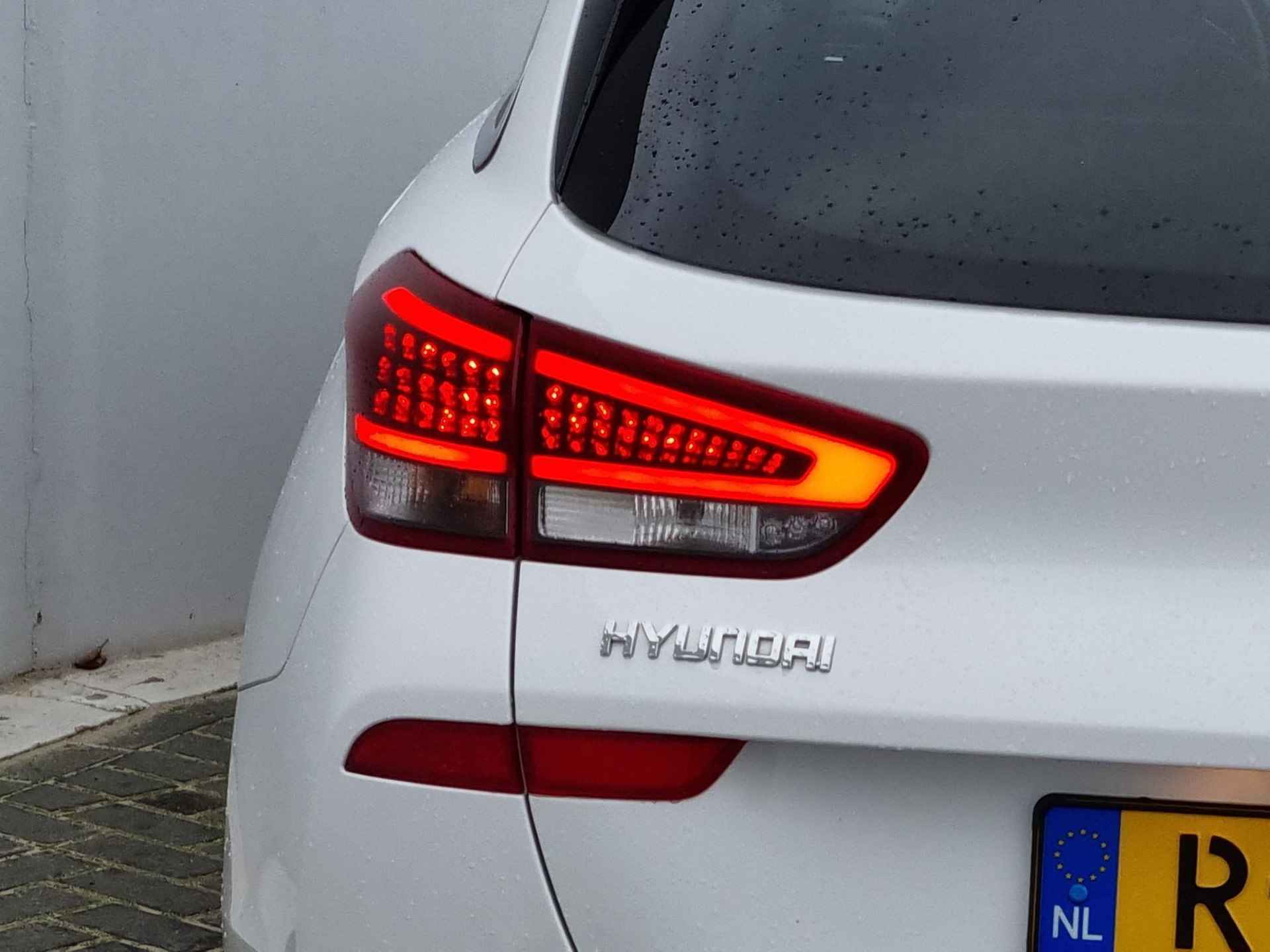 Hyundai i30 Wagon 1.5 T-GDi MHEV Premium / Private Lease Vanaf €629,- / Origineel NL / Lederen Bekleding - 24/43