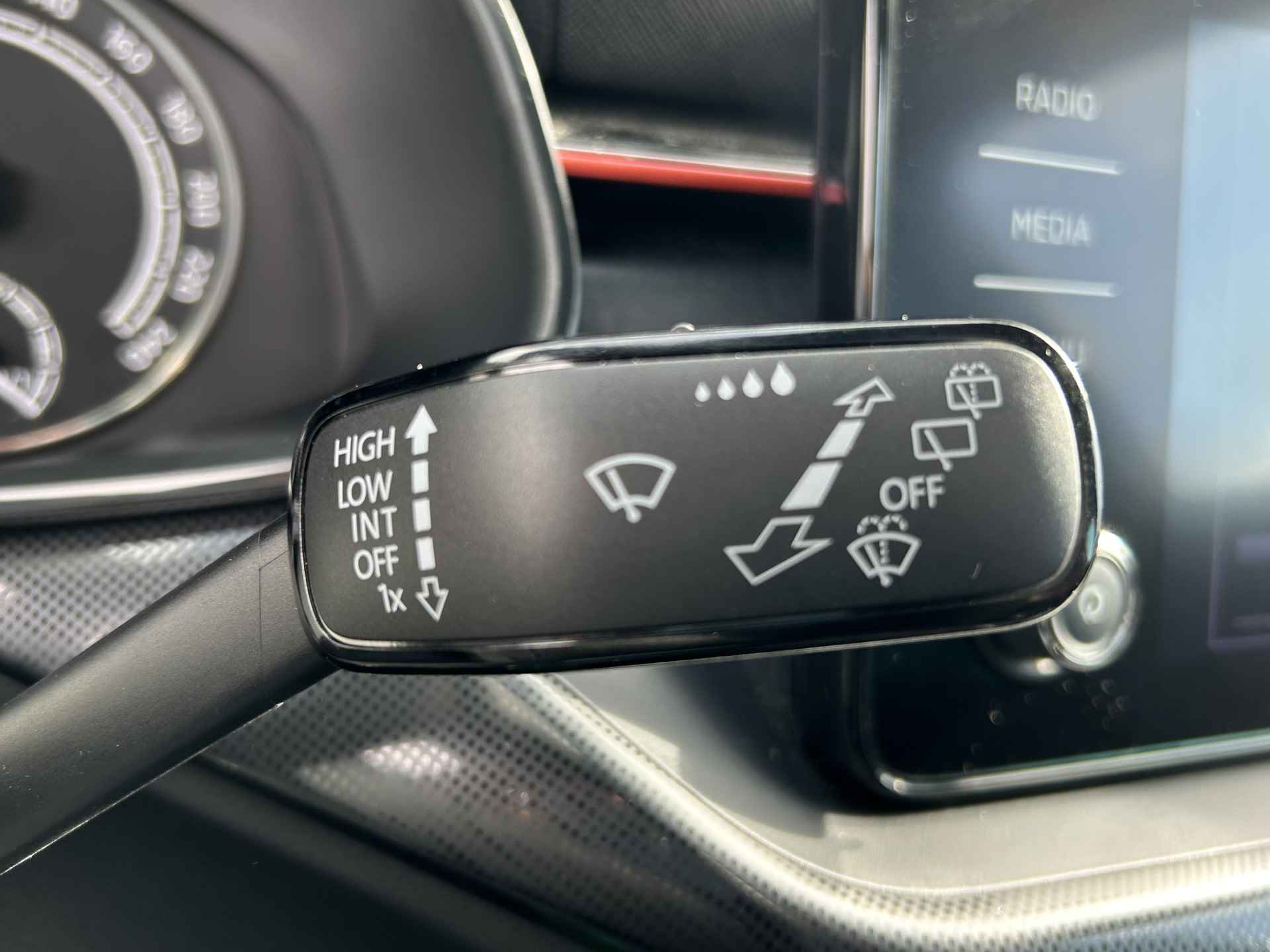 Škoda Kamiq 1.0 TSI 110 pk Sport Business | Navigatie by app | Cruise Control | Sensoren A | - 18/32