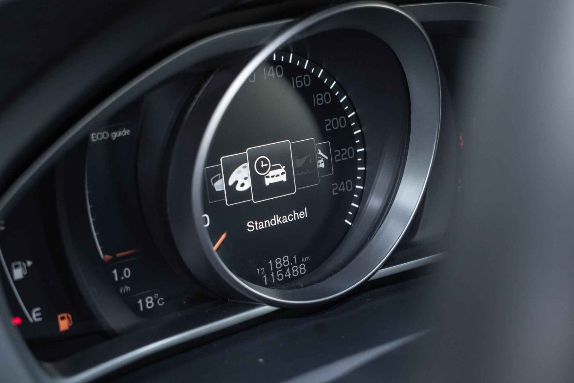 Volvo V40 Cross Country T3 Automaat  Polar+ Luxury | Panoramadak | Harman Kardon Audio | Lederen interieur | Park Assist voor en achter | Alarmklasse 3 | Parkeerverwarming - 17/31