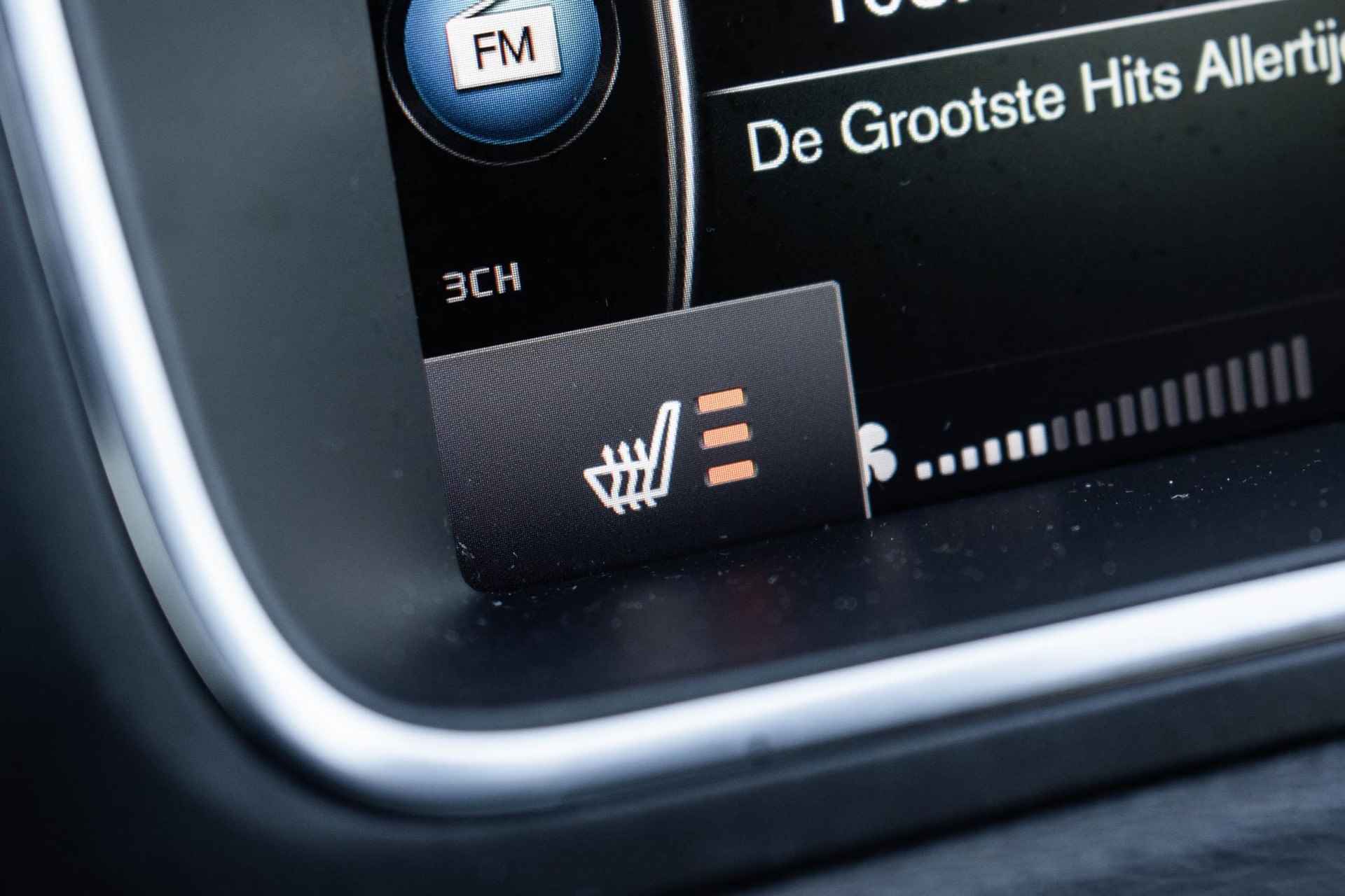 Volvo V40 Cross Country T3 Automaat  Polar+ Luxury | Panoramadak | Harman Kardon Audio | Lederen interieur | Park Assist voor en achter | Alarmklasse 3 | Parkeerverwarming - 20/31