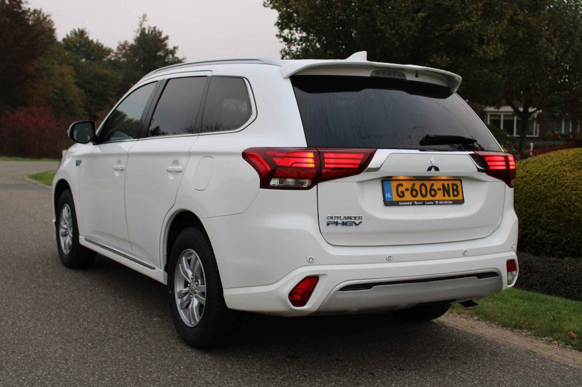 MITSUBISHI Outlander 2.4 PHEV 240pk Pure automaat ECC/navi/cruise/camera/trekhaak - 2/36