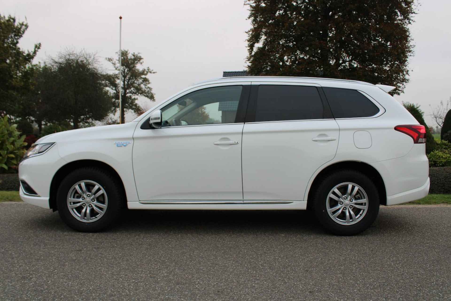 MITSUBISHI Outlander 2.4 PHEV 240pk Pure automaat ECC/navi/cruise/camera/trekhaak - 30/36