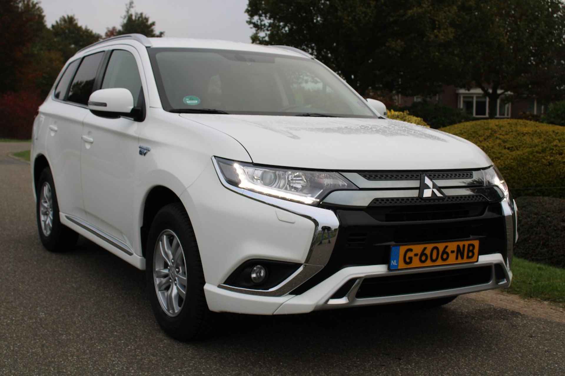 MITSUBISHI Outlander 2.4 PHEV 240pk Pure automaat ECC/navi/cruise/camera/trekhaak - 34/36