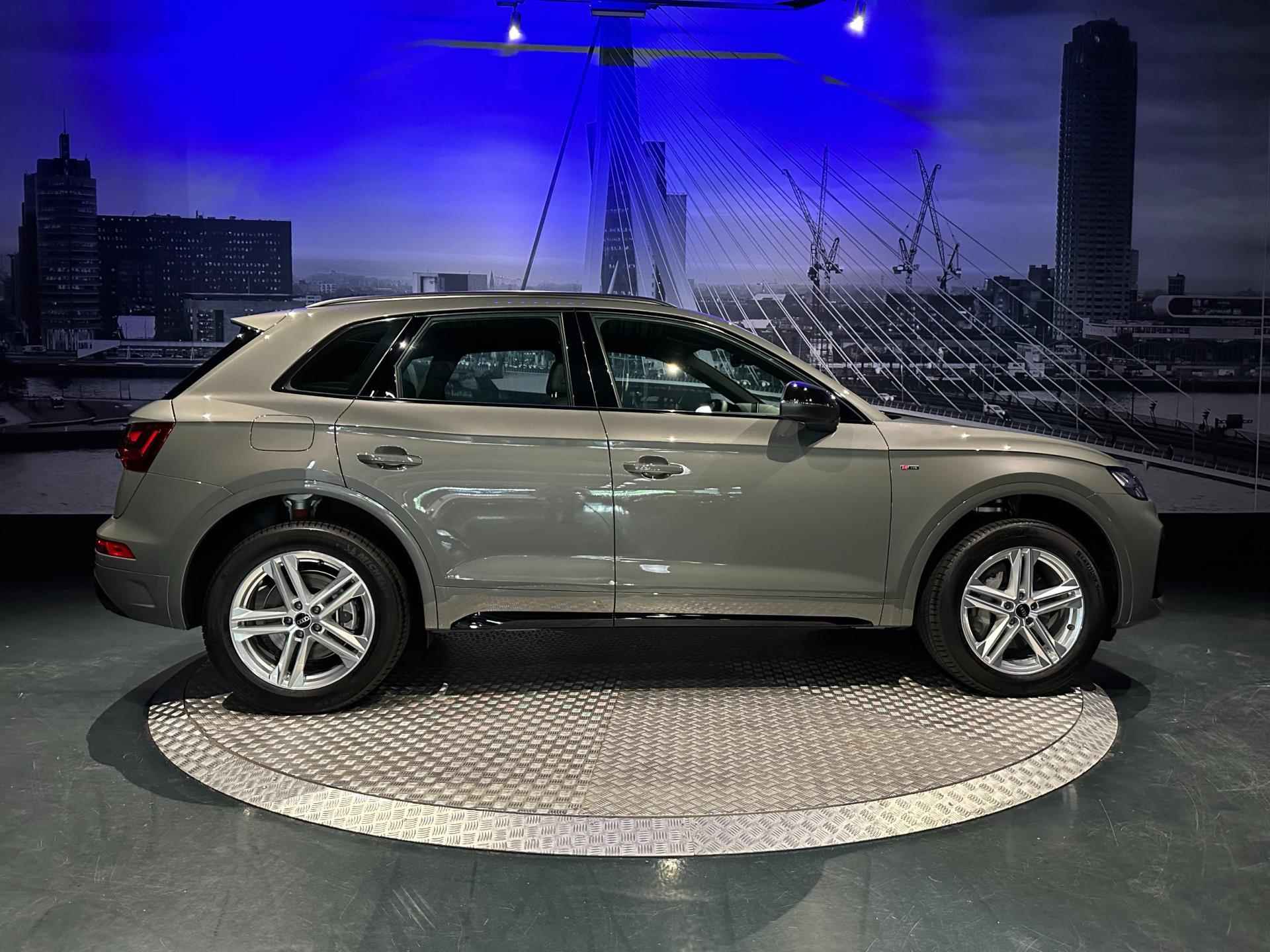 Audi Q5 50 TFSI e S edition Competition *Keyless*Camera*ChronosGrey*NIEUW* € 10.000,- korting! - 2/36