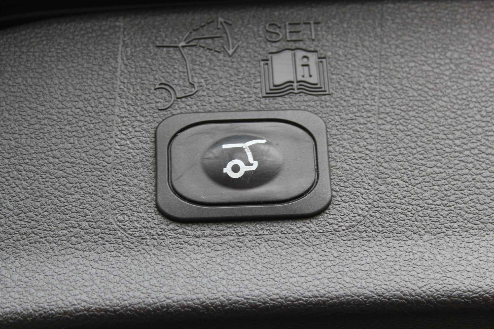 Ford Kuga 1.5-150pk EcoBoost Titanium X-pack. Correct nette, secuur onderhouden Ford Kuga ! Trekgewicht 2.000kg ! Volautm. airco dual, navigatie, tel;efoon voorbereiding, Sony soundsyst., Xenon verlichting,  elektrische trekhaak, stoel-, stuur- en voorraam verwarming, cruise cntrl etc. - 10/48