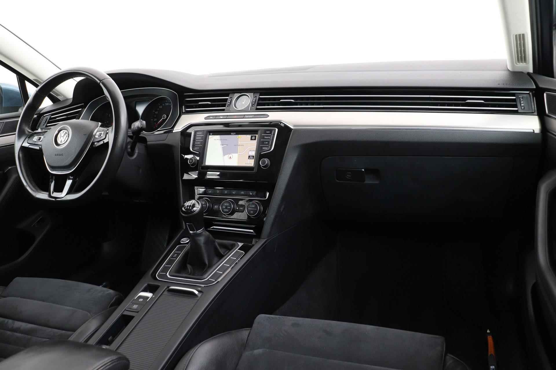 Volkswagen Passat Variant 1.4 TSI ACT Highline | Org NL | Adap. Cruise | Navigatie | Stoelverwarming | Sportstoelen | - 7/49