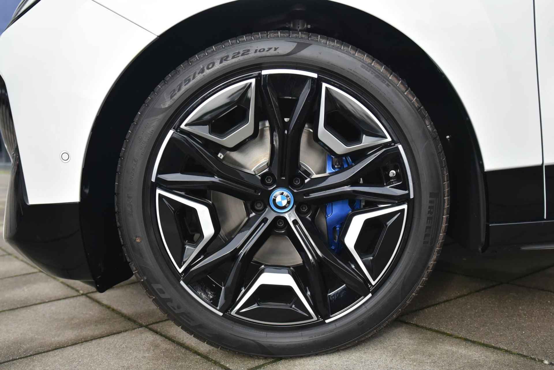 BMW iX xDrive40 Glazen panoramadak Sky Lounge | Trekhaak met elektrisch wegklapbare kogel - 4/27