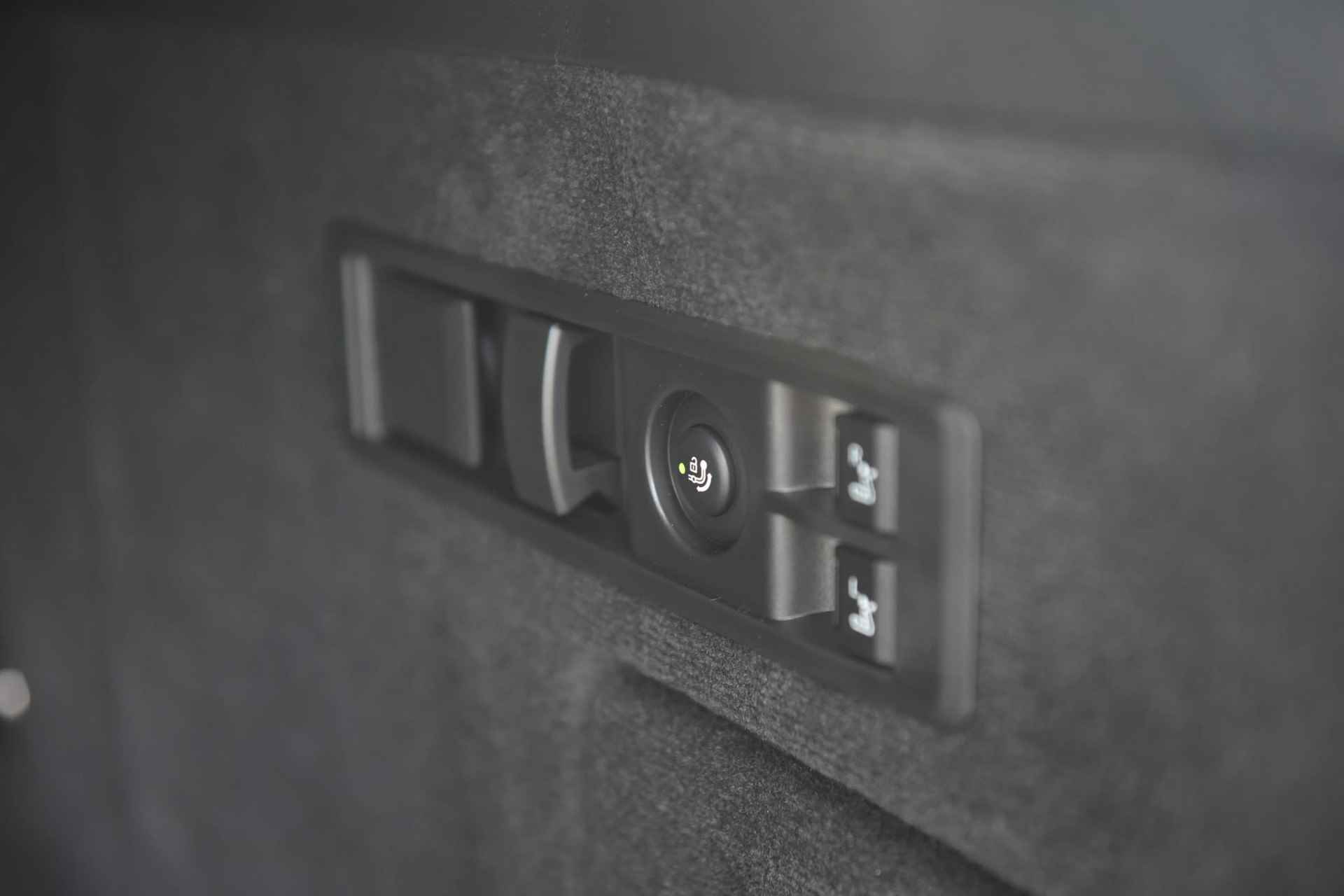 BMW iX xDrive40 Glazen panoramadak Sky Lounge | Trekhaak met elektrisch wegklapbare kogel - 13/27