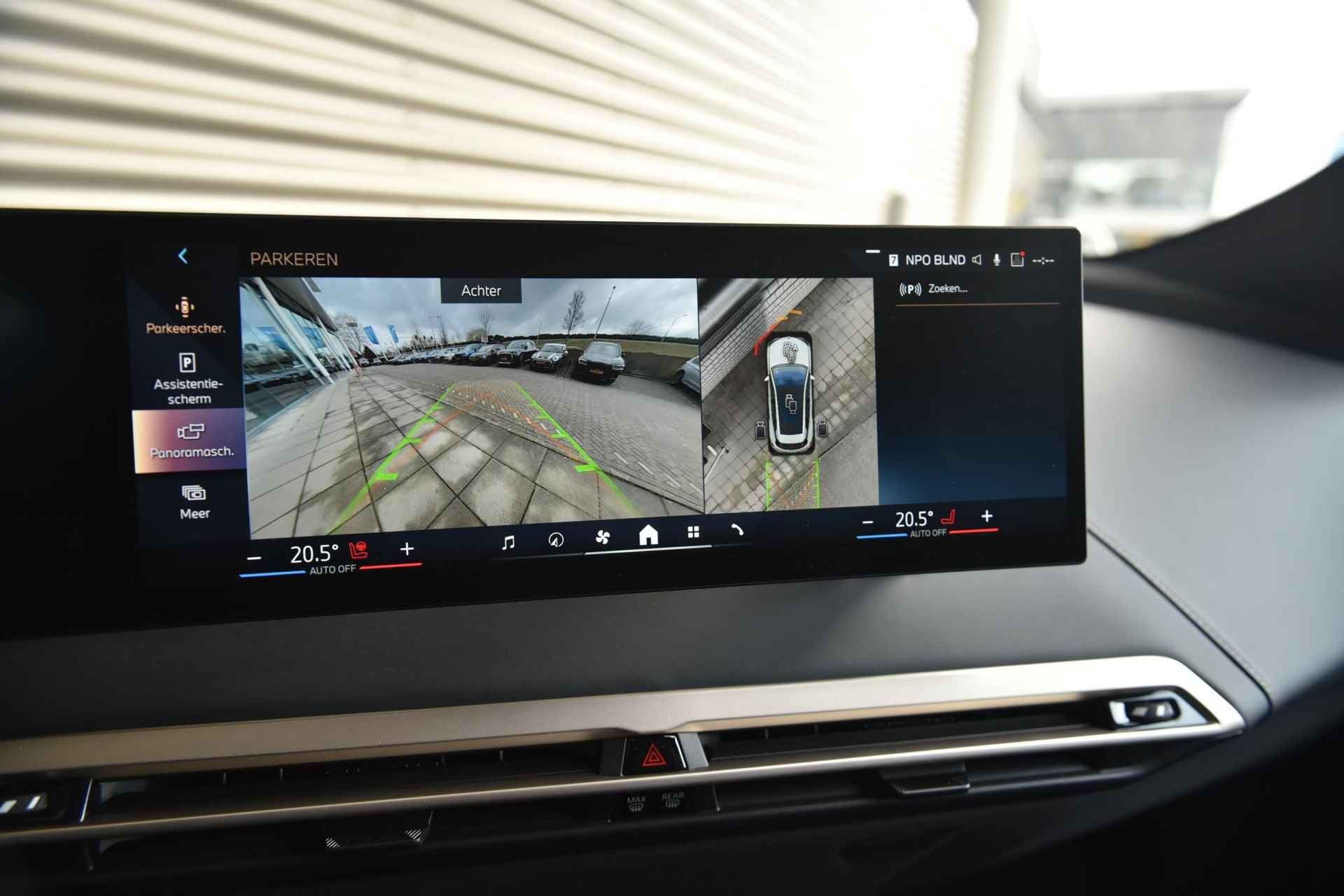 BMW iX xDrive40 Glazen panoramadak Sky Lounge | Trekhaak met elektrisch wegklapbare kogel - 27/27