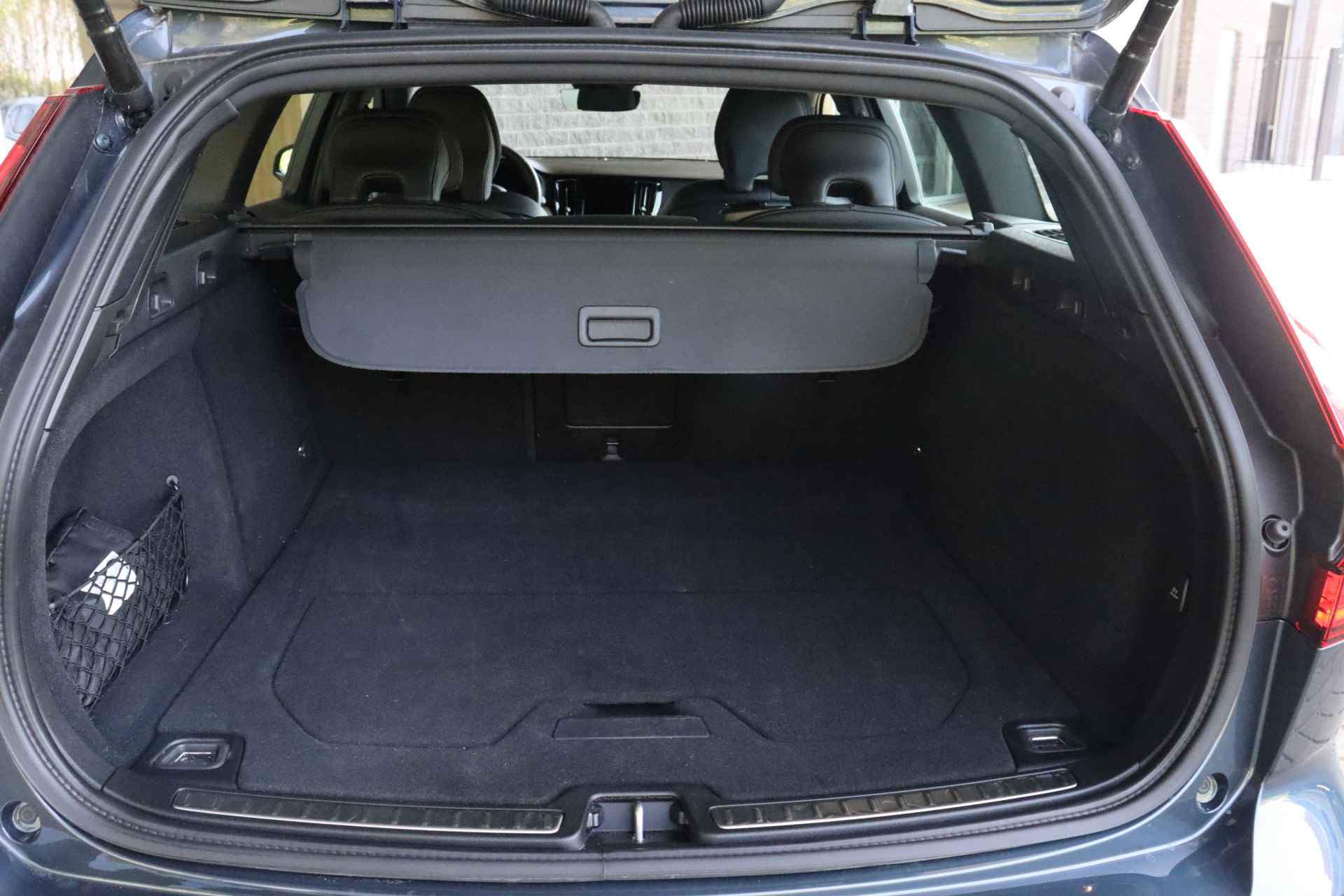 Volvo V60 B4 Plus Dark | Stoelverwarming voor+achter | Stuurwielverwarming | Elektrische voorstoelen geheugen | Camera | Adaptieve Cruise - 12/40