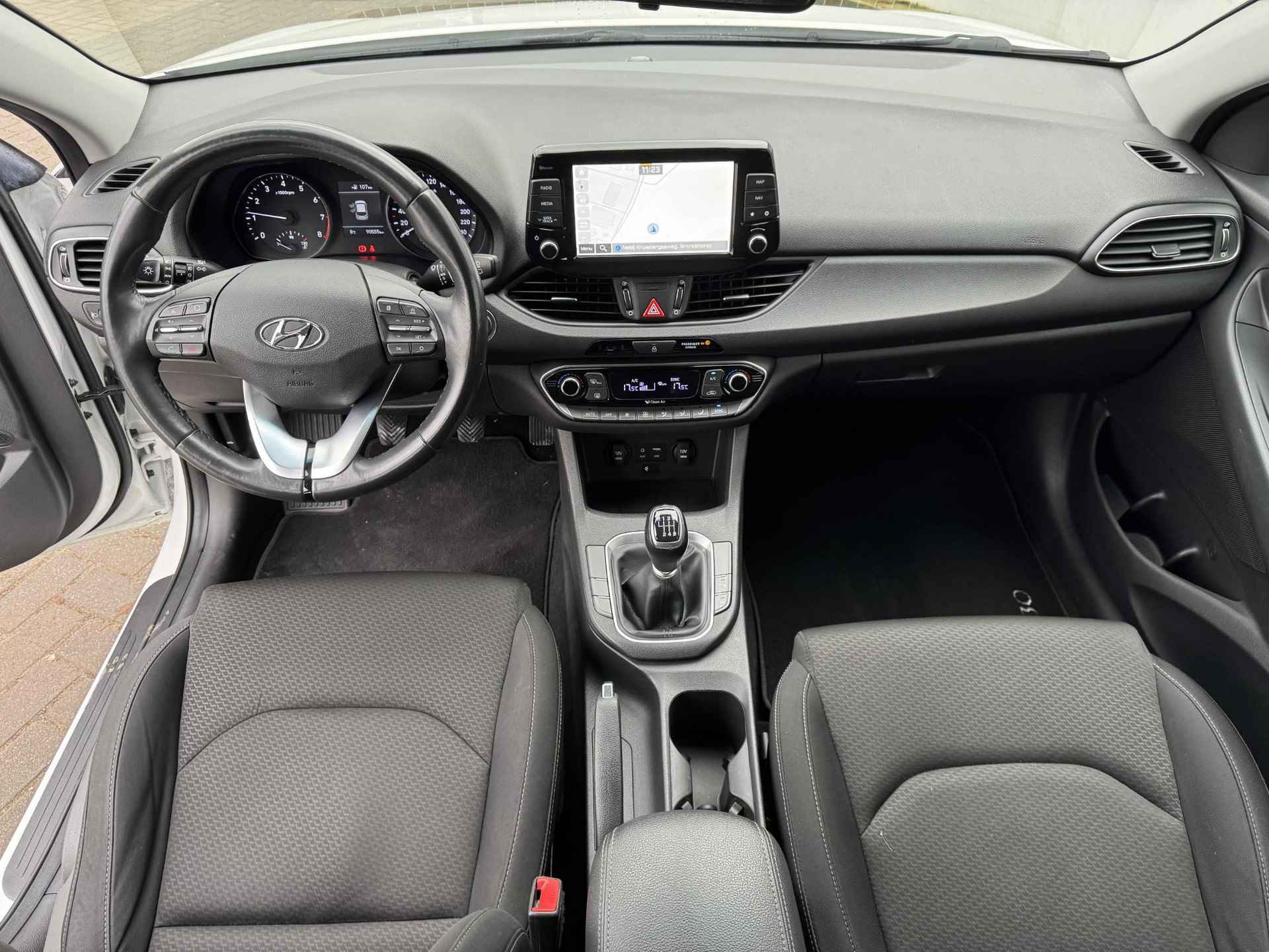 Hyundai i30 1.0 T-GDI First Edition / Navigatie / Apple Carplay Android / Camera / Trekgewicht 1.200 kg / - 2/39