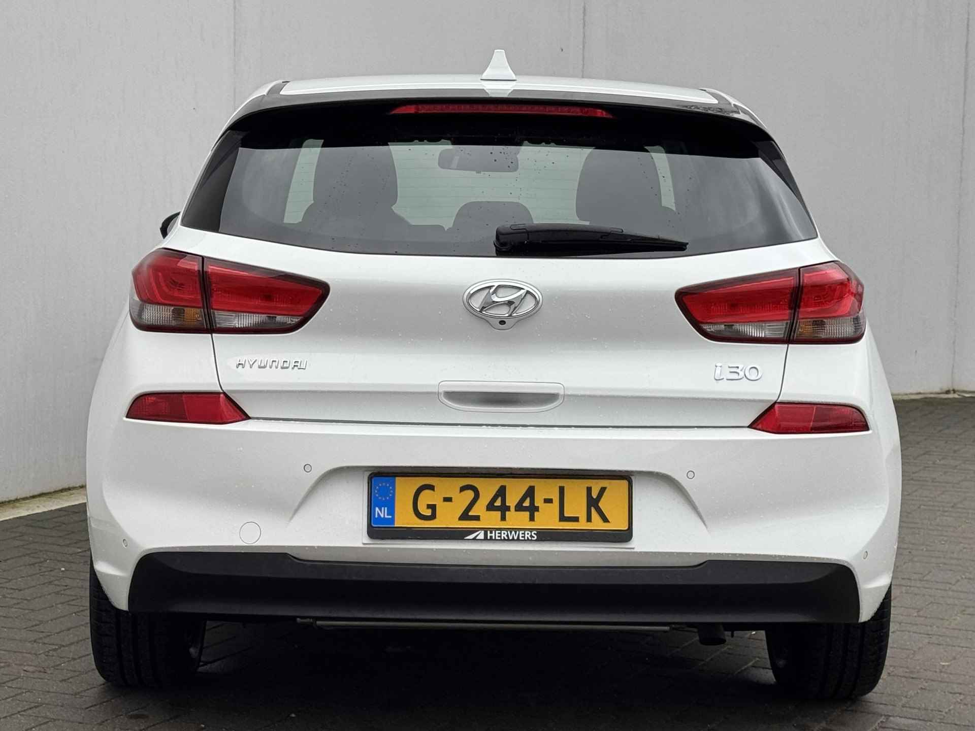 Hyundai i30 1.0 T-GDI First Edition / Navigatie / Apple Carplay Android / Camera / Trekgewicht 1.200 kg / - 16/39