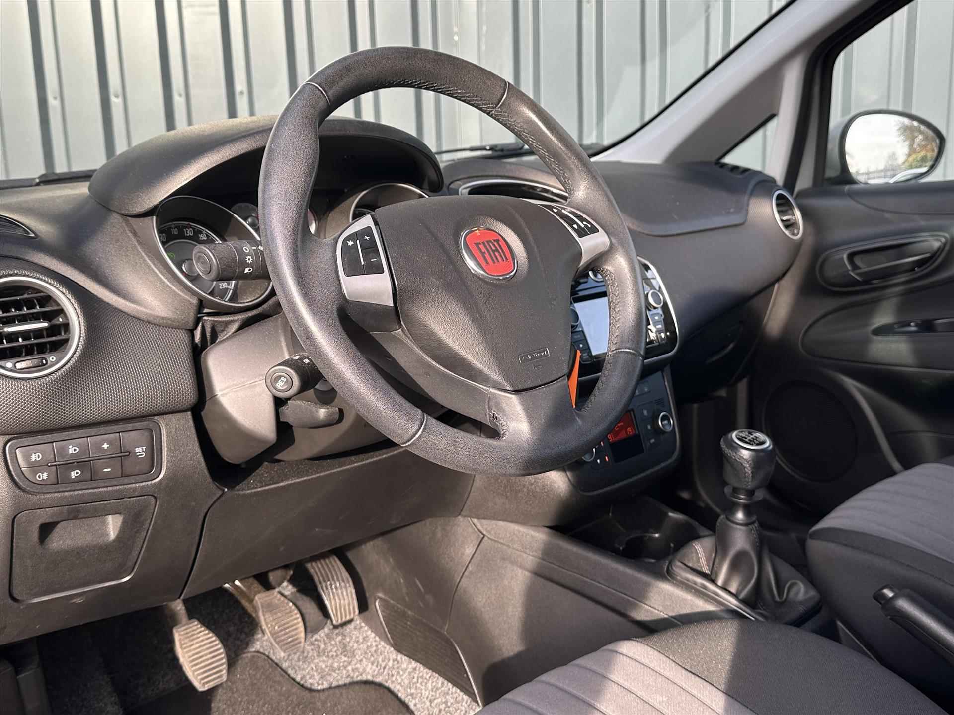 FIAT Punto 0.9 Turbo 100pk 5d Sempre I NL Auto I 1E Eigenaar I Navigatie I Climate Control I Crusie Control I Parkeersensoren I - 19/28