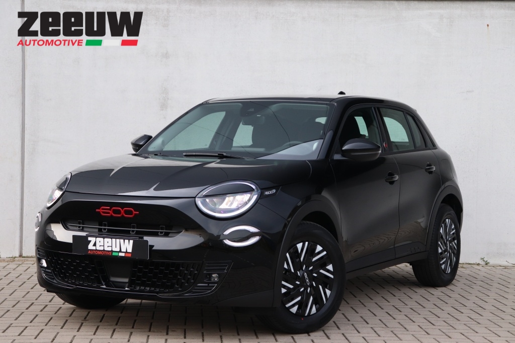 Fiat 600e RED 54 kWh | Carplay | Clima | Cruise | Direct Leverbaar