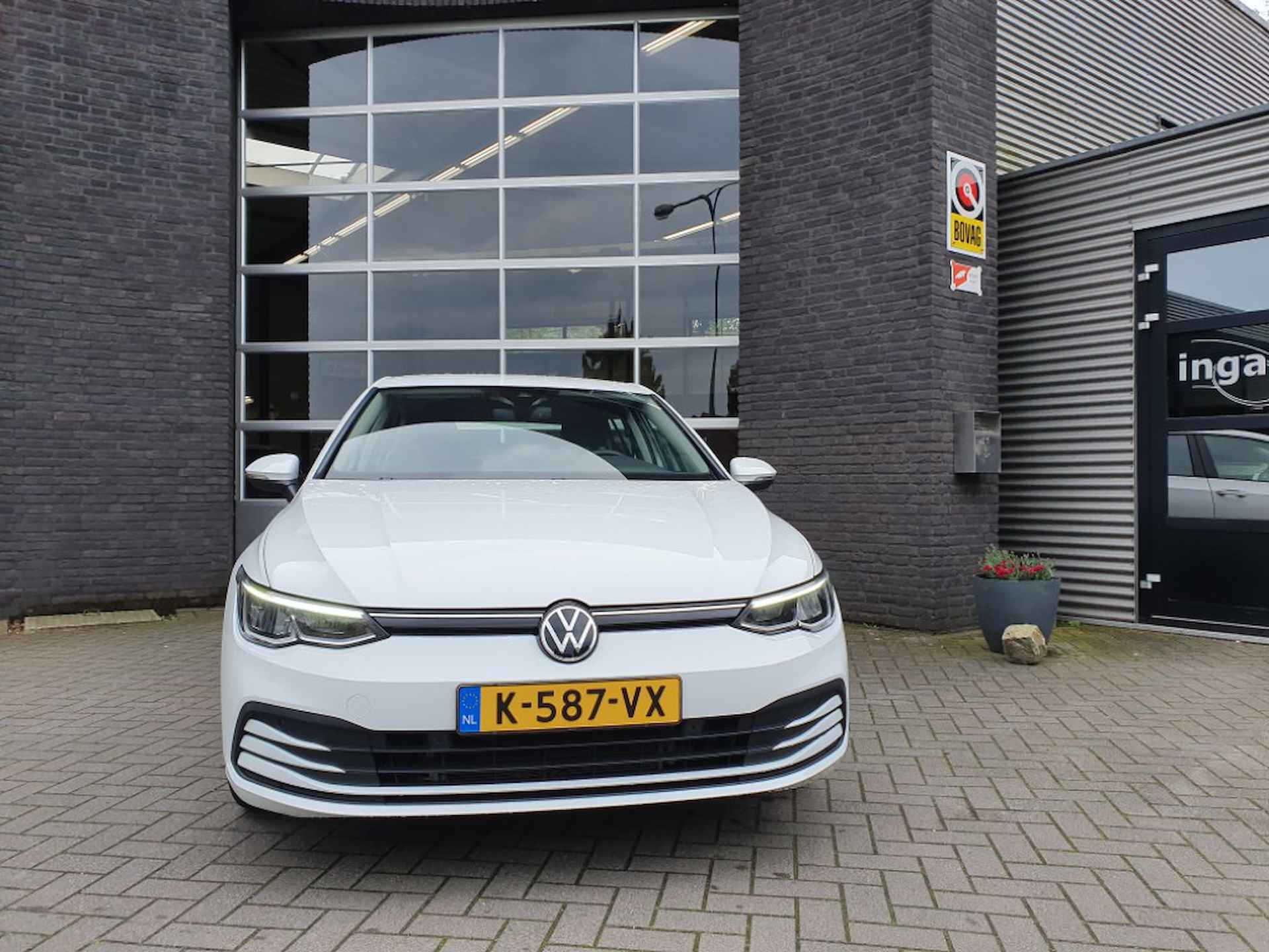 Volkswagen Golf 1.0 TSI Golf 8, 81KW 5drs, cruise control, pdc, app connect - 2/12