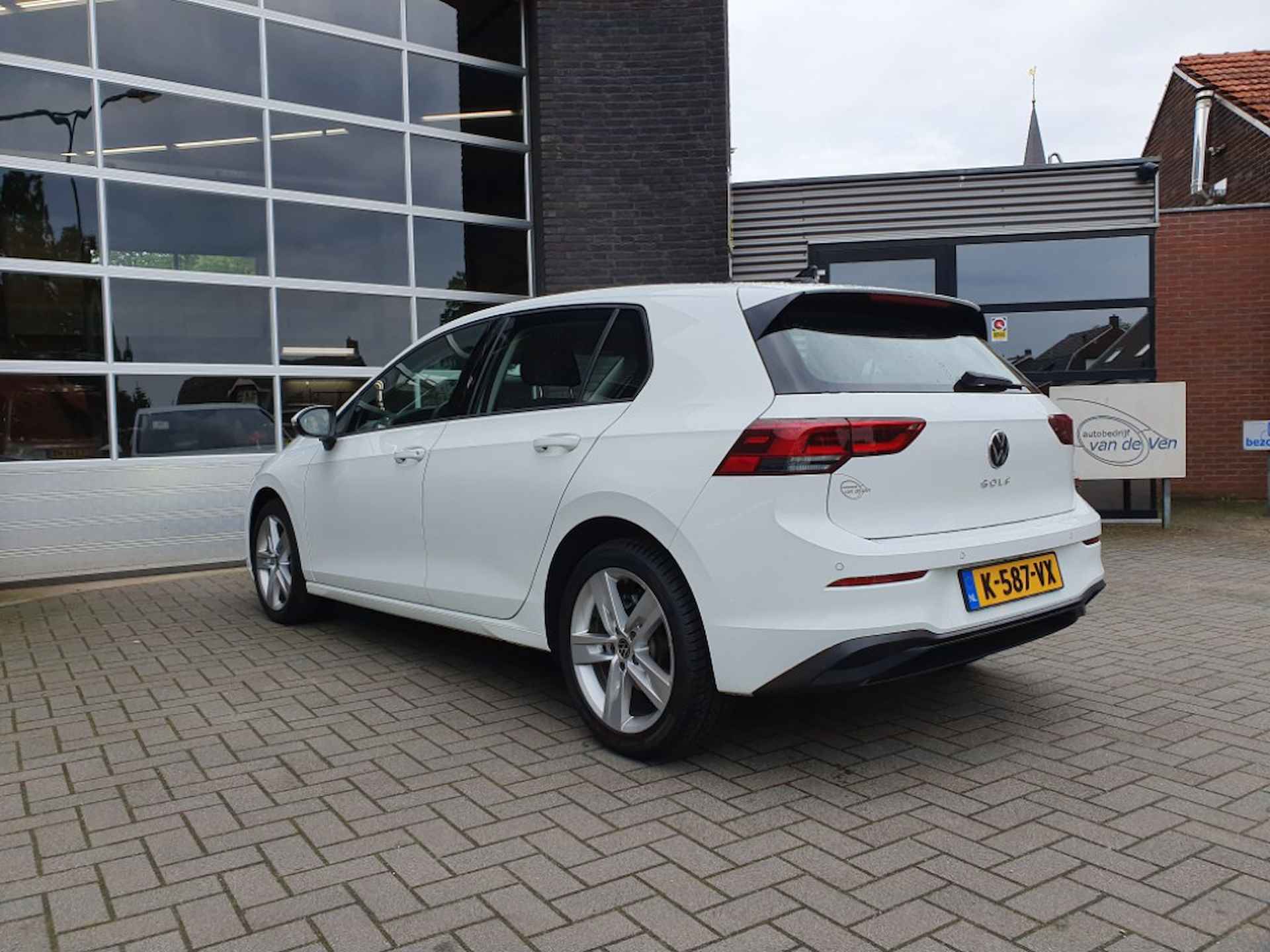 Volkswagen Golf 1.0 TSI Golf 8, 81KW 5drs, cruise control, pdc, app connect - 9/12
