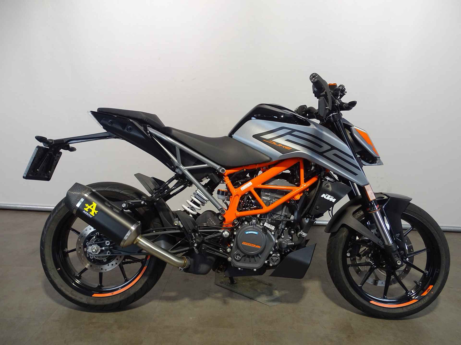 KTM 125 DUKE ABS - 1/10