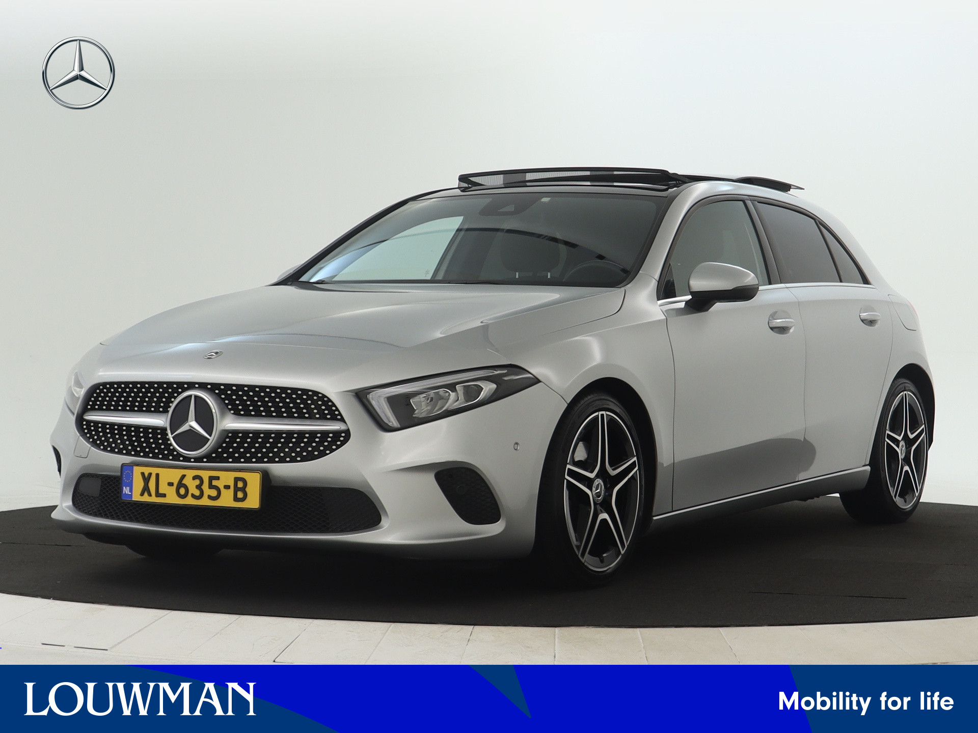 Mercedes-Benz A-Klasse 200 AMG | Panoramadak | Keyless Go |  Sfeerverlichting | Parkeerpakket met Camera | LED | Stoelverwarming | Inclusief 12 Maanden Garantie