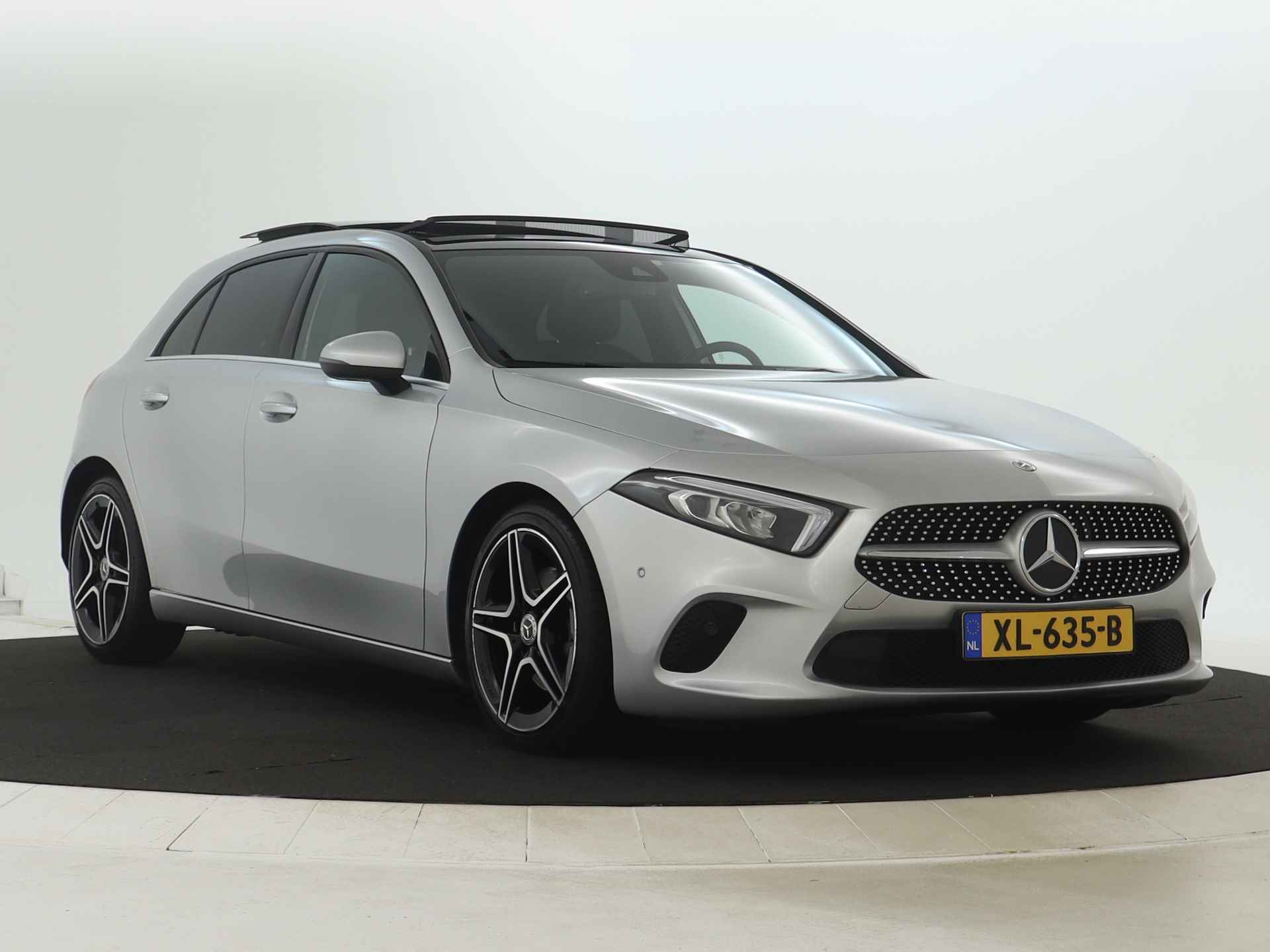 Mercedes-Benz A-Klasse 200 AMG | Panoramadak | Keyless Go |  Sfeerverlichting | Parkeerpakket met Camera | LED | Stoelverwarming | Inclusief 12 Maanden Garantie - 17/47