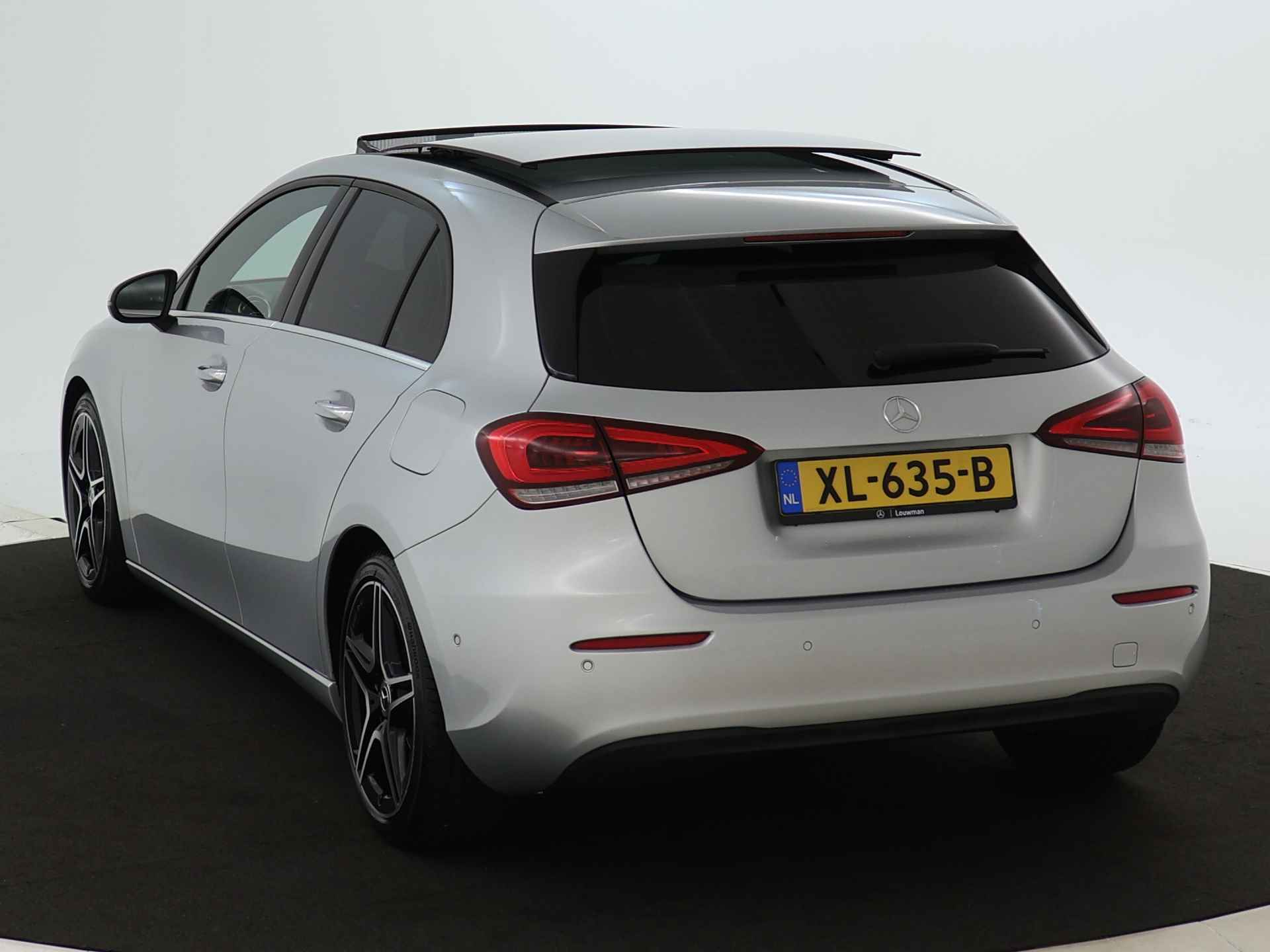 Mercedes-Benz A-Klasse 200 AMG | Panoramadak | Keyless Go |  Sfeerverlichting | Parkeerpakket met Camera | LED | Stoelverwarming | Inclusief 12 Maanden Garantie - 18/47